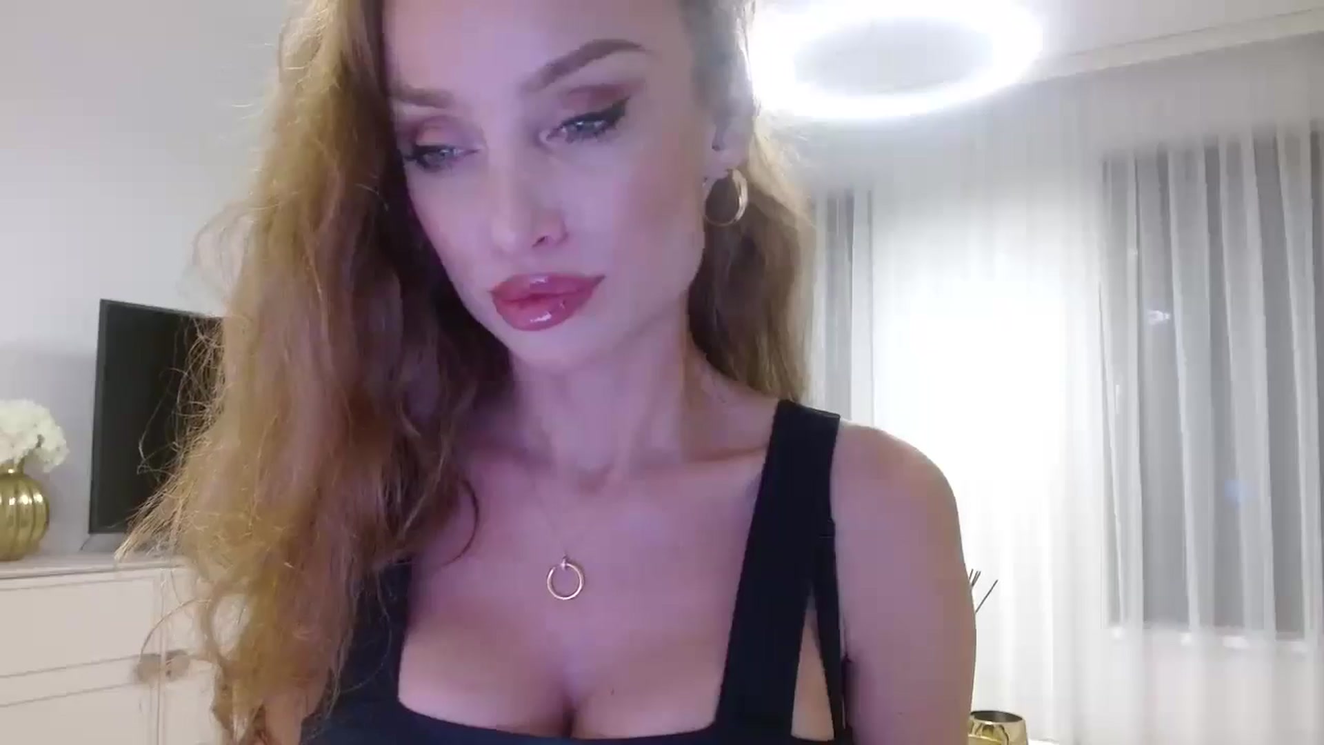 Gallery image thumbnail from Anayys's myfreecams stream on, 10/25/2024, 15:58 image 13 of 20