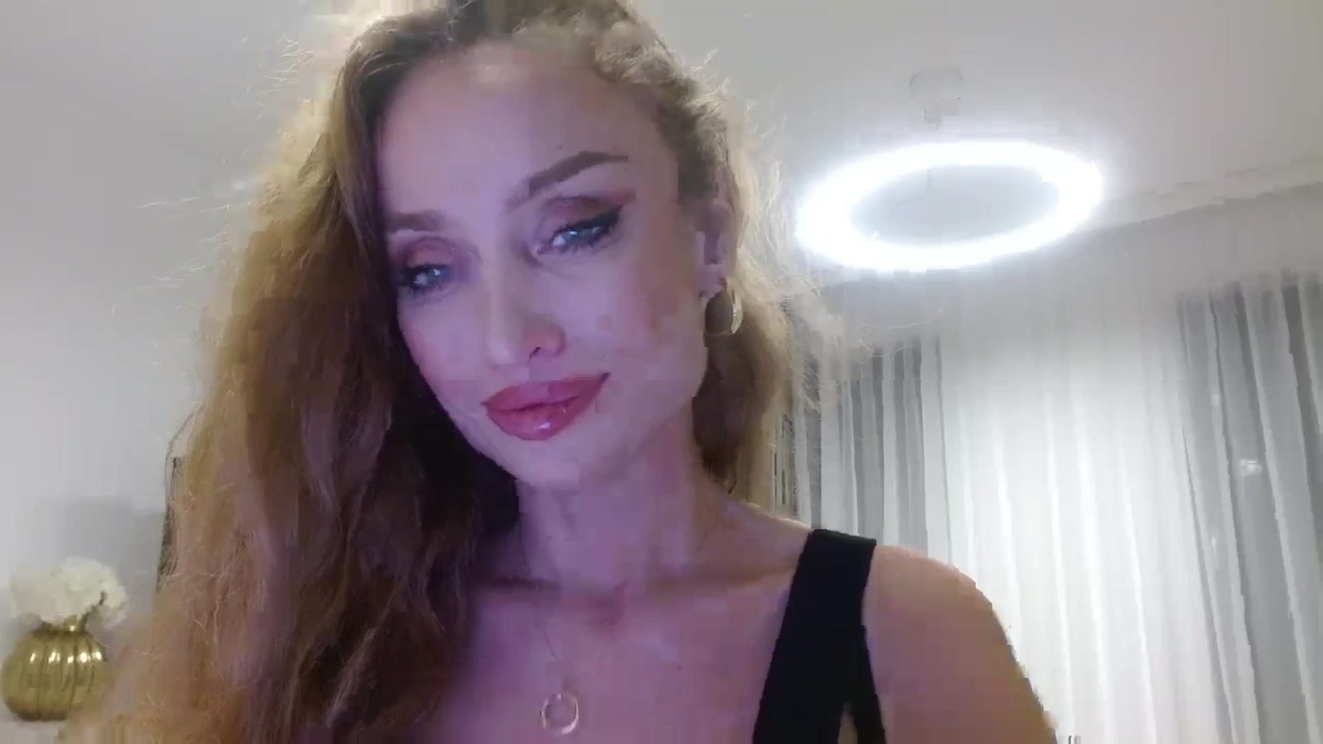 Gallery image thumbnail from Anayys's myfreecams stream on, 10/25/2024, 16:21 image 8 of 20