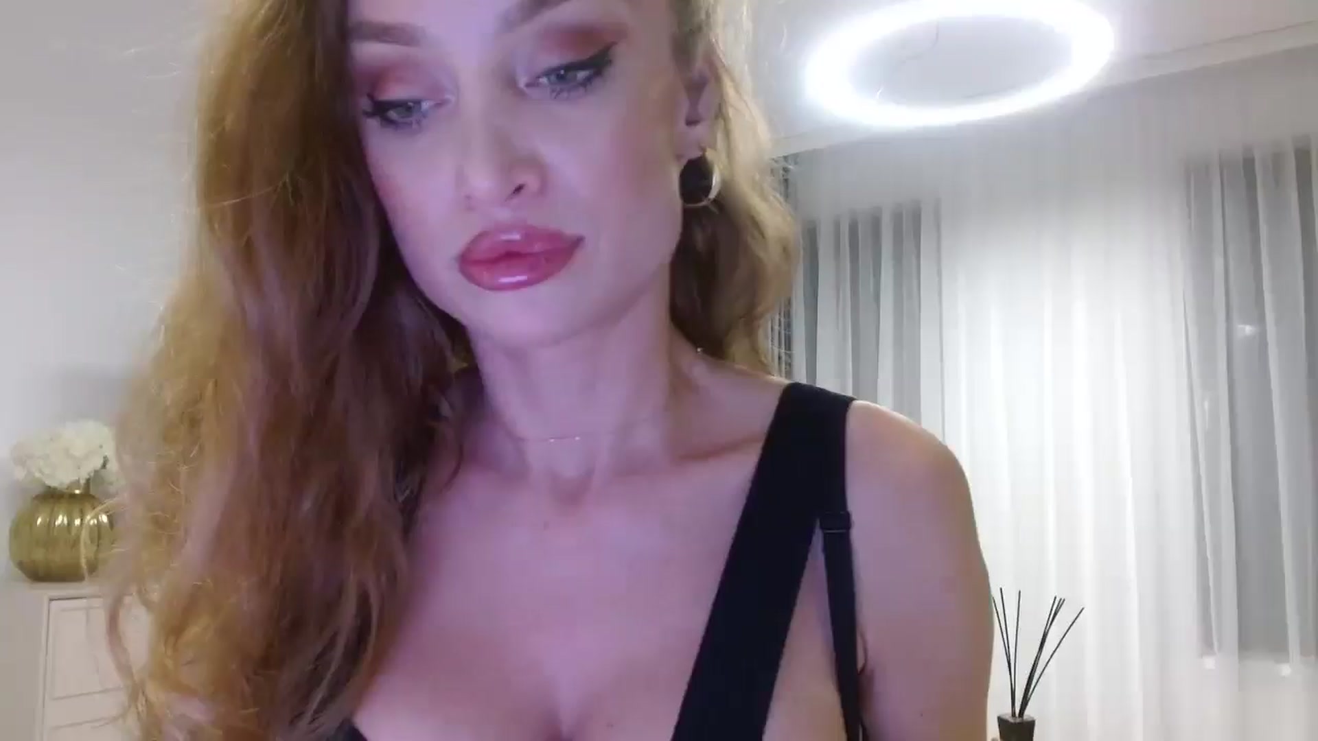 Gallery image thumbnail from Anayys's myfreecams stream on, 10/25/2024, 17:31 image 1 of 20