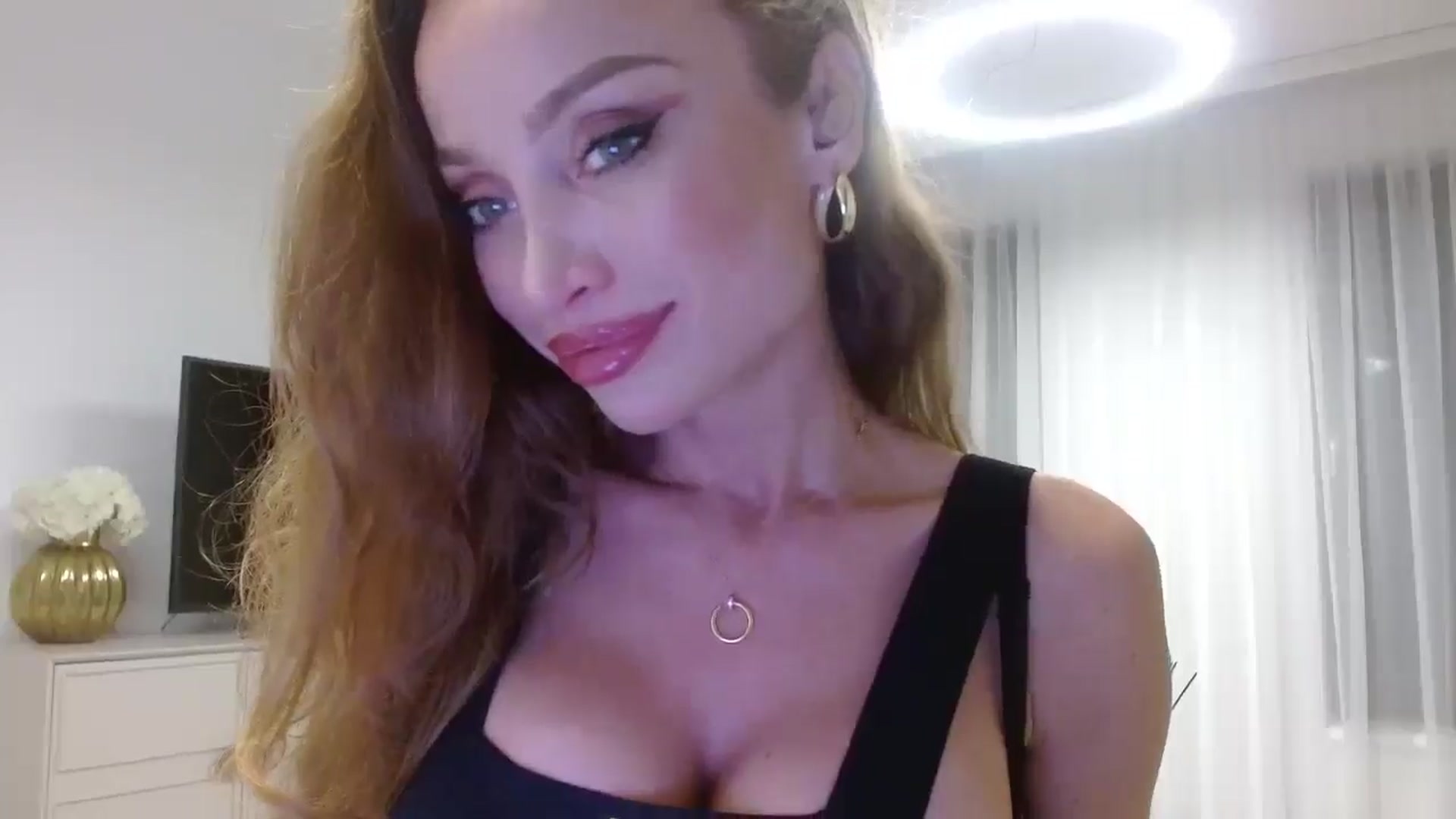 Gallery image thumbnail from Anayys's myfreecams stream on, 10/25/2024, 17:31 image 3 of 20