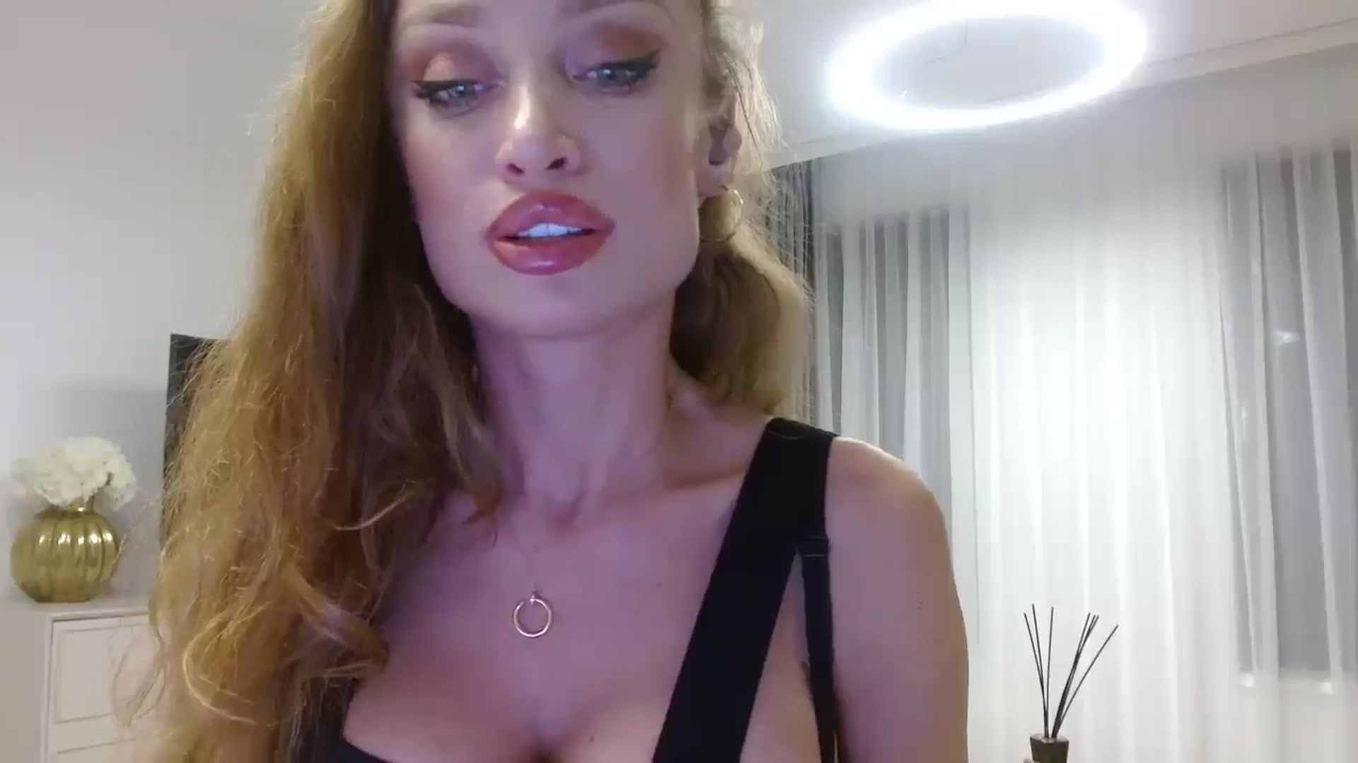 Gallery image thumbnail from Anayys's myfreecams stream on, 10/25/2024, 17:31 image 13 of 20