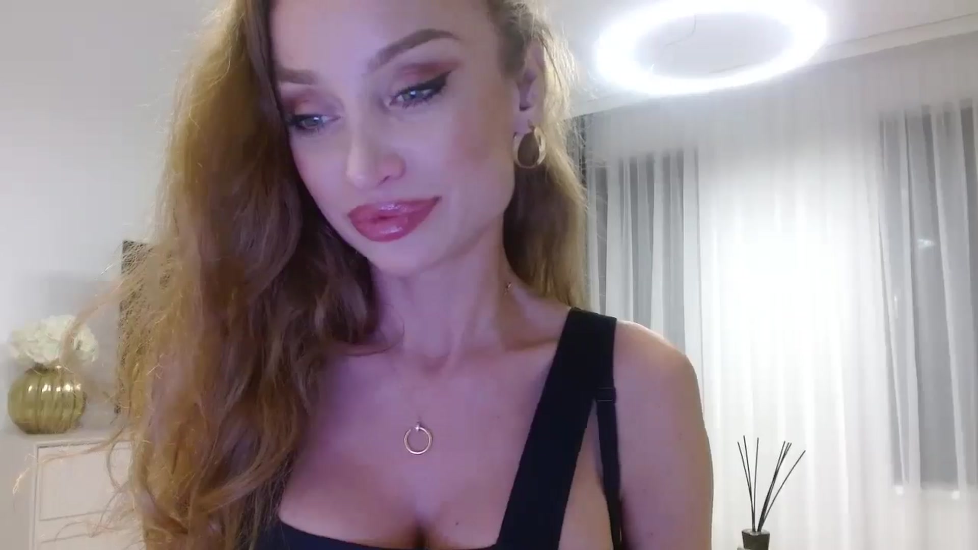 Gallery image thumbnail from Anayys's myfreecams stream on, 10/25/2024, 17:31 image 12 of 20