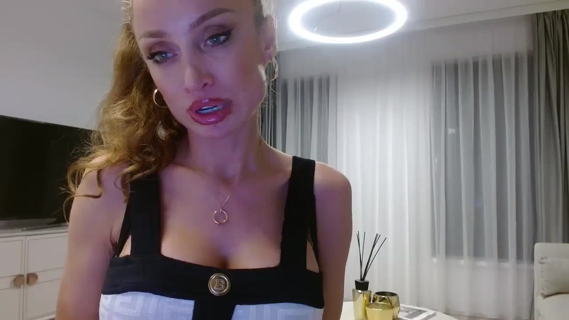 Gallery image thumbnail from Anayys's myfreecams stream on, 10/25/2024, 23:41 image 7 of 20