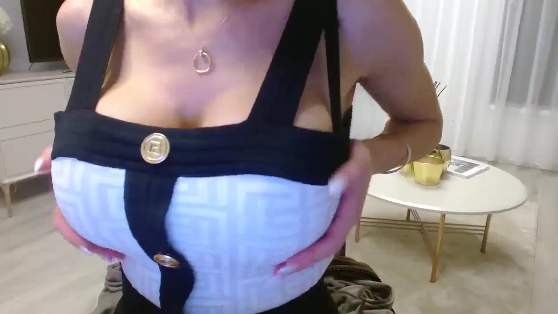 Gallery image thumbnail from Anayys's myfreecams stream on, 10/25/2024, 23:41 image 13 of 20