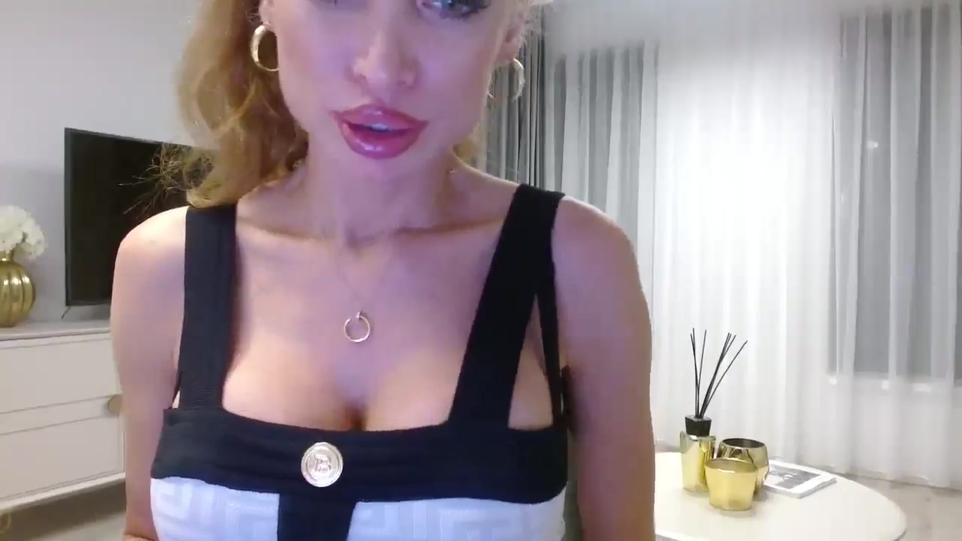 Gallery image thumbnail from Anayys's myfreecams stream on, 10/25/2024, 23:41 image 19 of 20