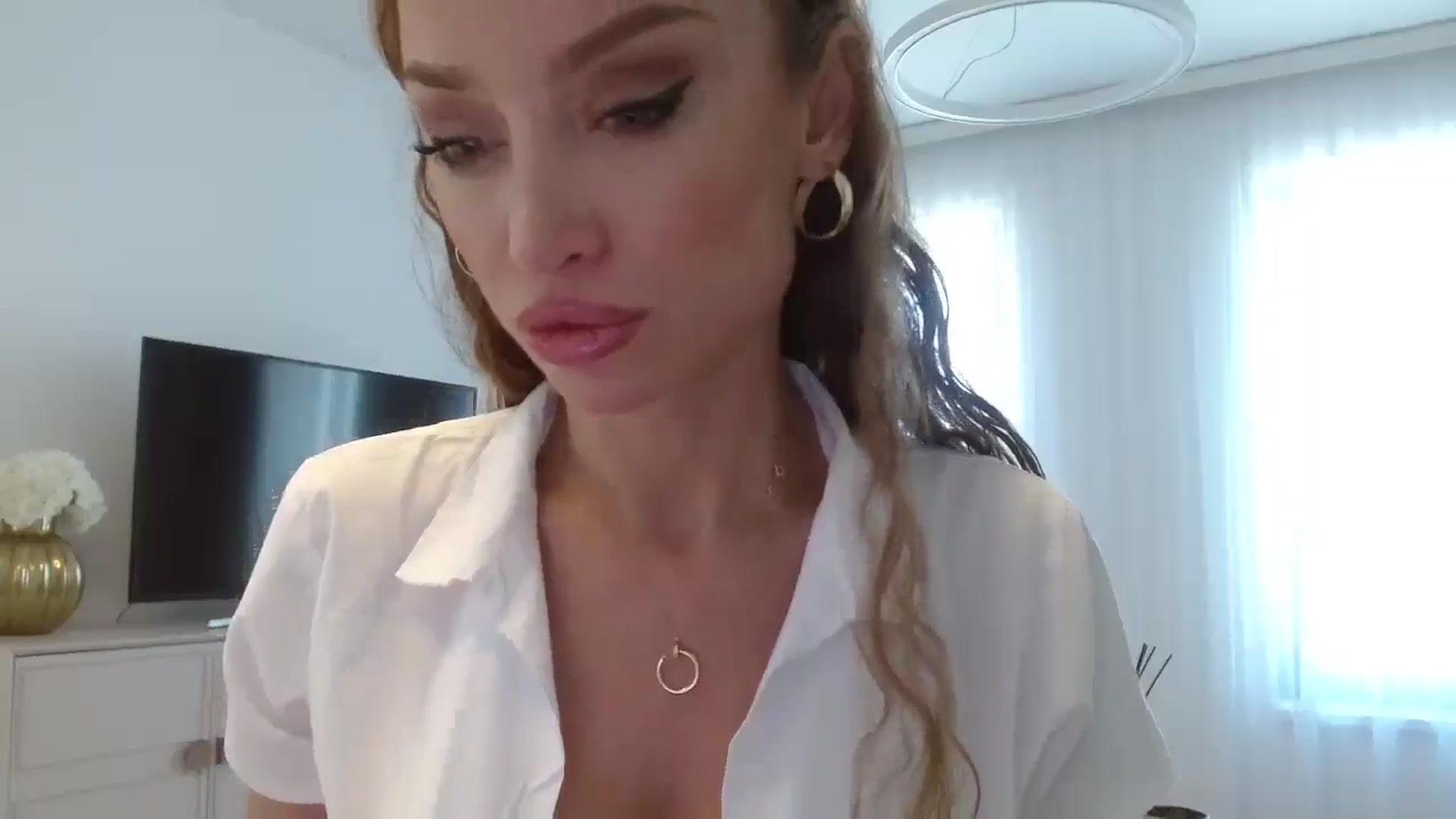 Gallery image thumbnail from Anayys's myfreecams stream on, 10/26/2024, 09:45 image 17 of 20