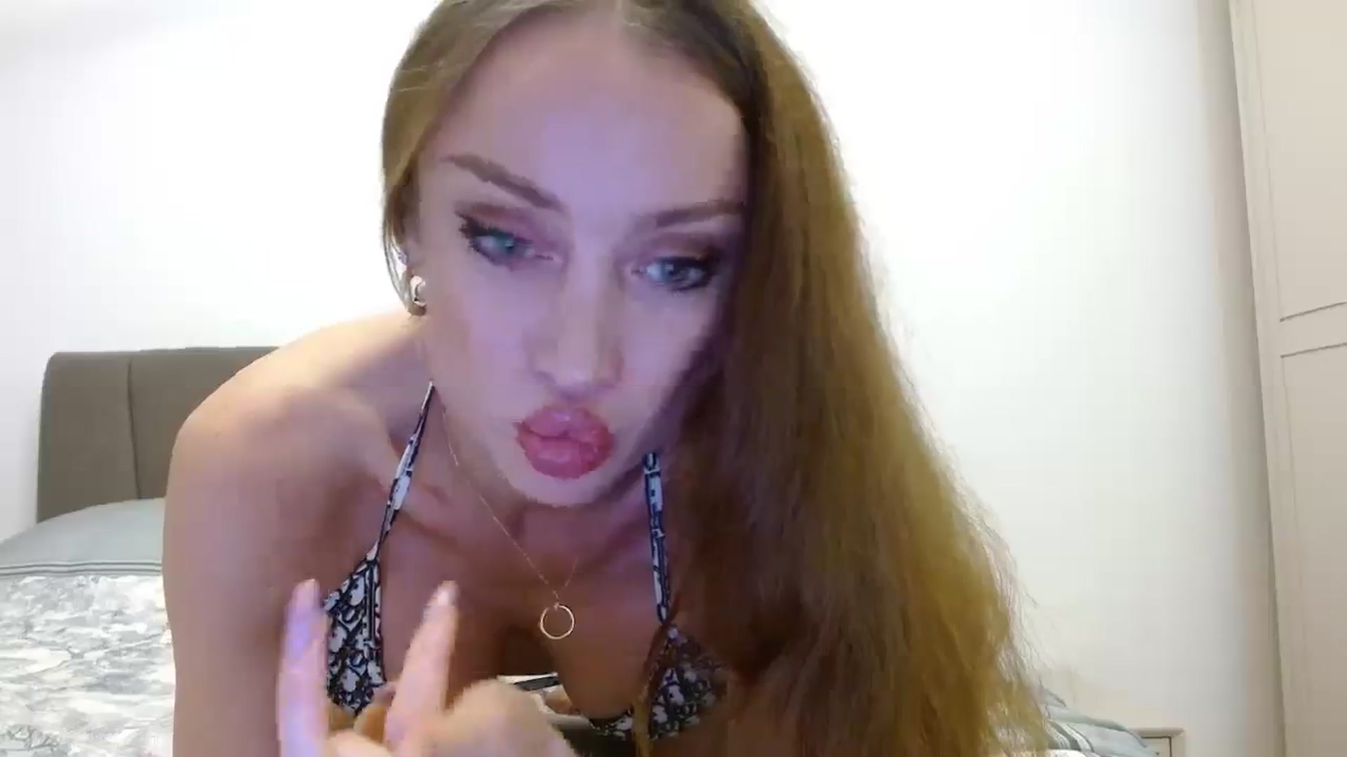 Gallery image thumbnail from Anayys's myfreecams stream on, 10/30/2024, 18:01 image 3 of 20