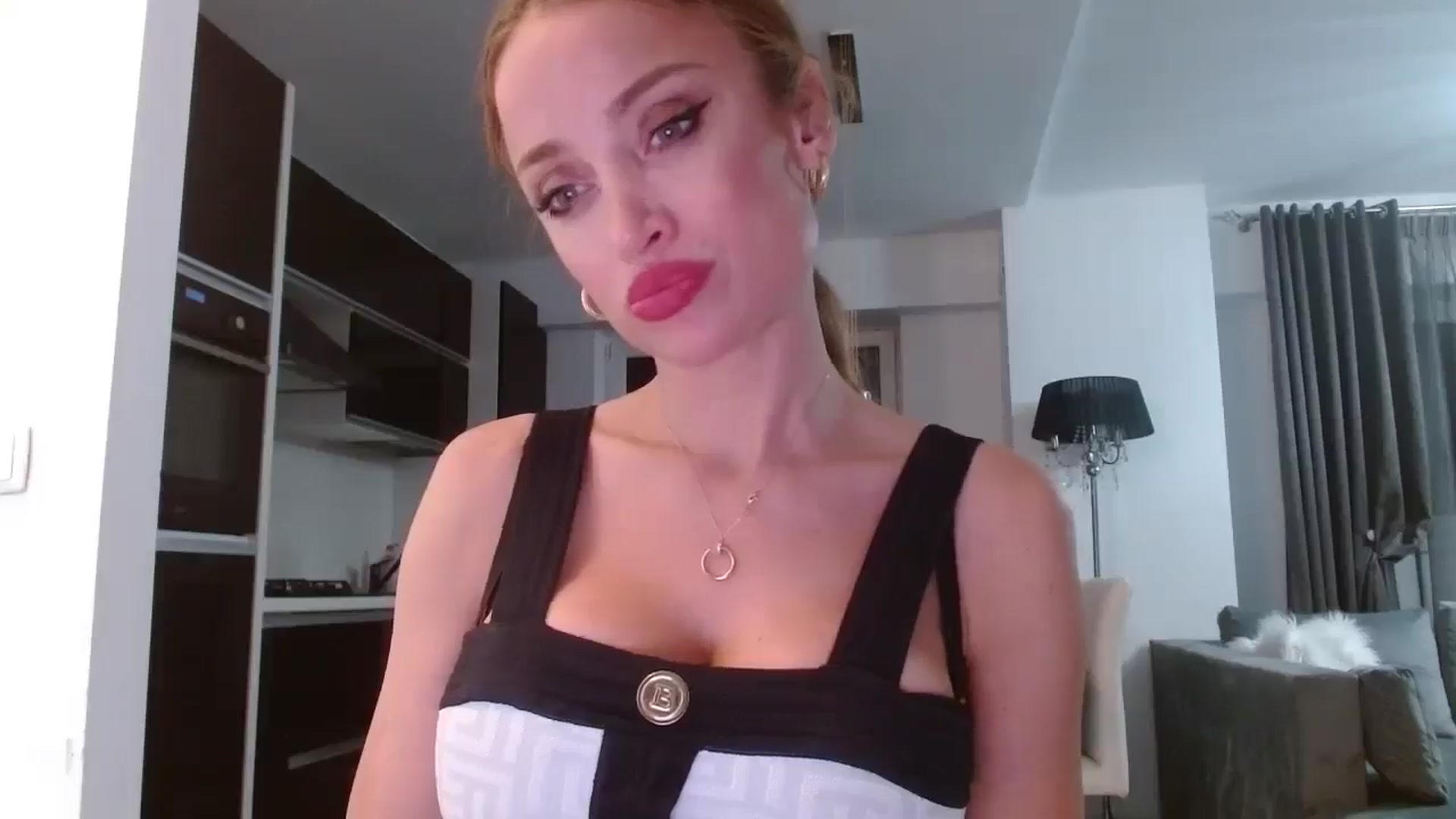 Gallery image thumbnail from Anayys's myfreecams stream on, 11/06/2024, 23:43 image 3 of 20