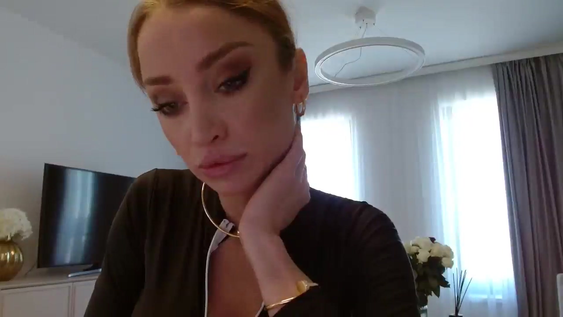 Gallery image thumbnail from Anayys's myfreecams stream on, 11/16/2024, 09:47 image 17 of 20