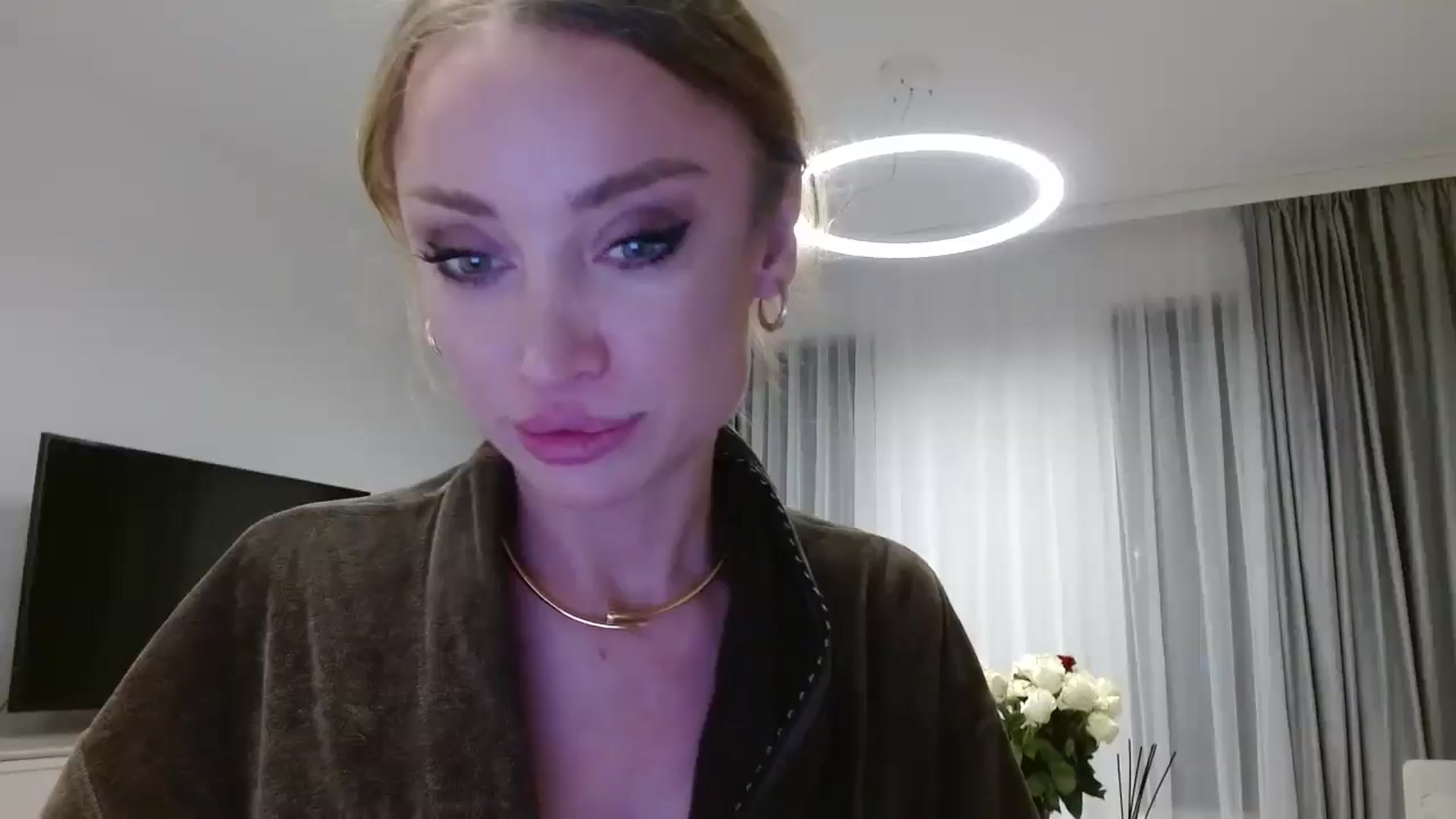 Gallery image thumbnail from Anayys's myfreecams stream on, 11/16/2024, 17:35 image 1 of 20