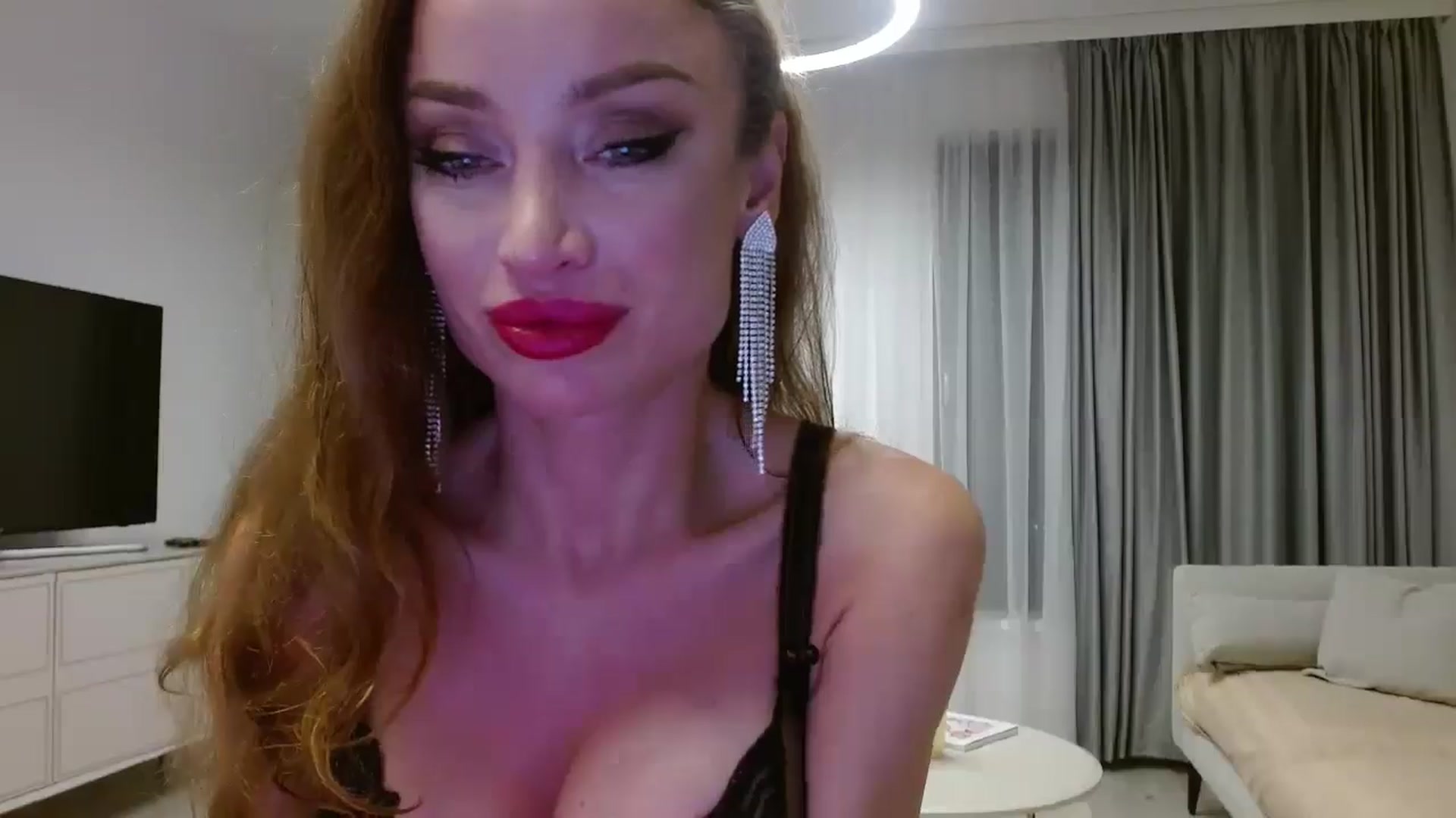 Gallery image thumbnail from Anayys's myfreecams stream on, 11/20/2024, 19:53 image 6 of 20