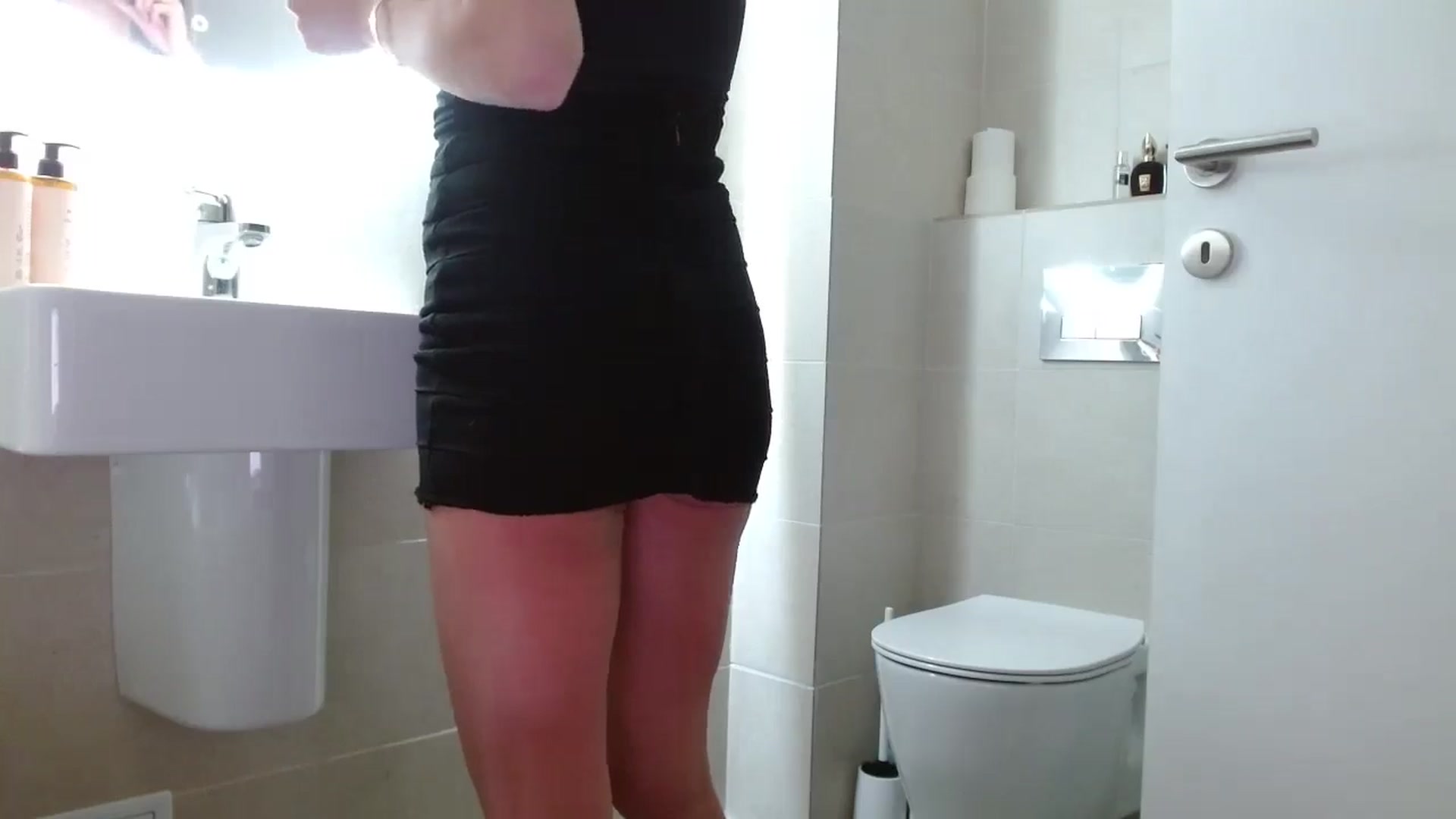 Gallery image thumbnail from Anayys's myfreecams stream on, 11/21/2024, 02:13 image 4 of 20
