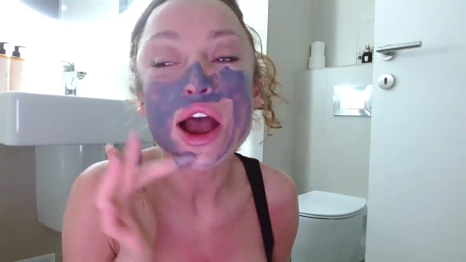 Gallery image thumbnail from Anayys's myfreecams stream on, 11/21/2024, 02:13 image 2 of 20