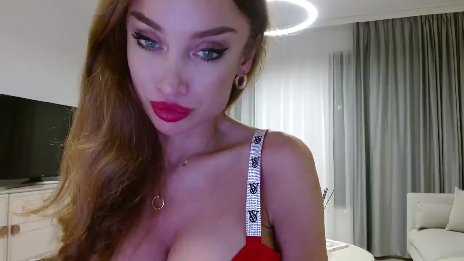 Gallery image thumbnail from Anayys's myfreecams stream on, 11/25/2024, 18:25 image 7 of 20