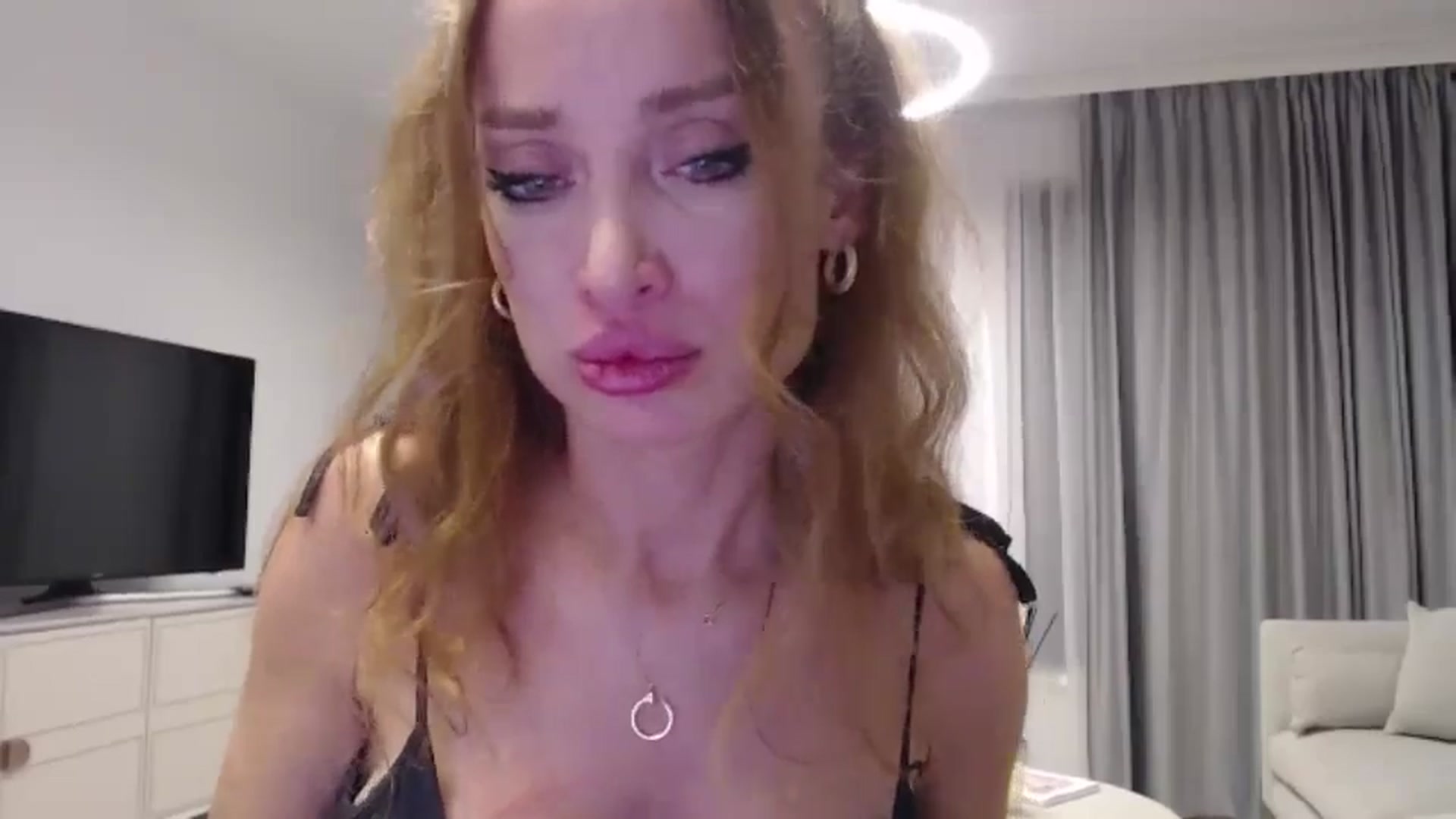 Gallery image thumbnail from Anayys's myfreecams stream on, 11/26/2024, 21:16 image 15 of 20