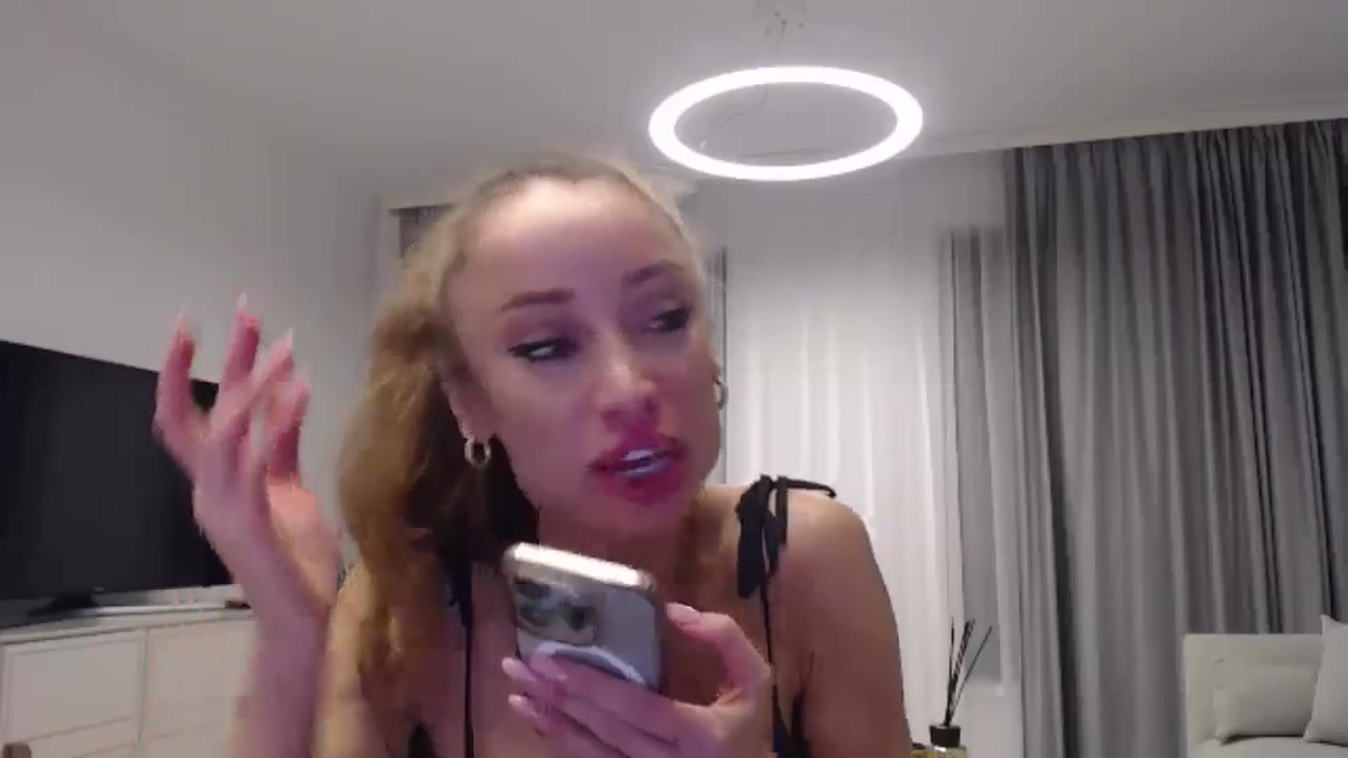 Gallery image thumbnail from Anayys's myfreecams stream on, 11/26/2024, 21:16 image 5 of 20