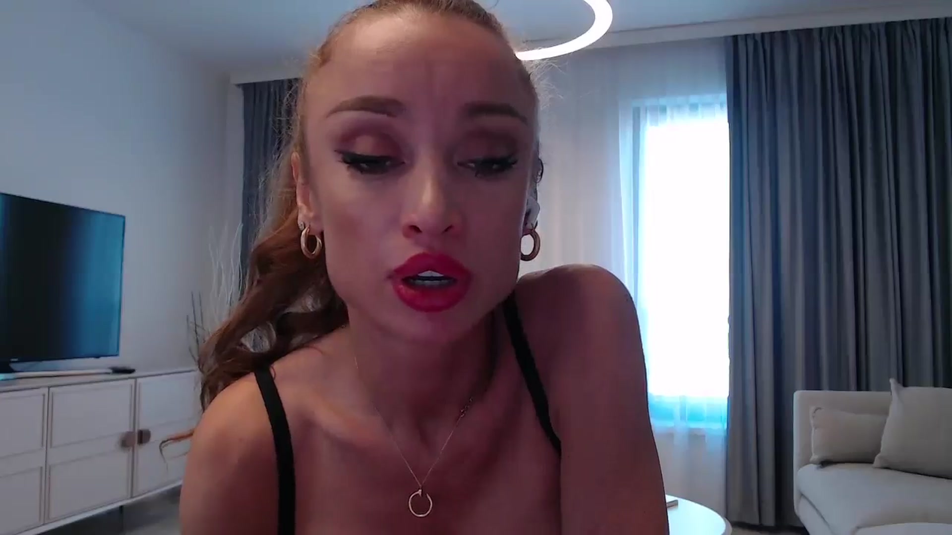 Gallery image thumbnail from Anayys's myfreecams stream on, 12/15/2024, 12:33 image 17 of 20