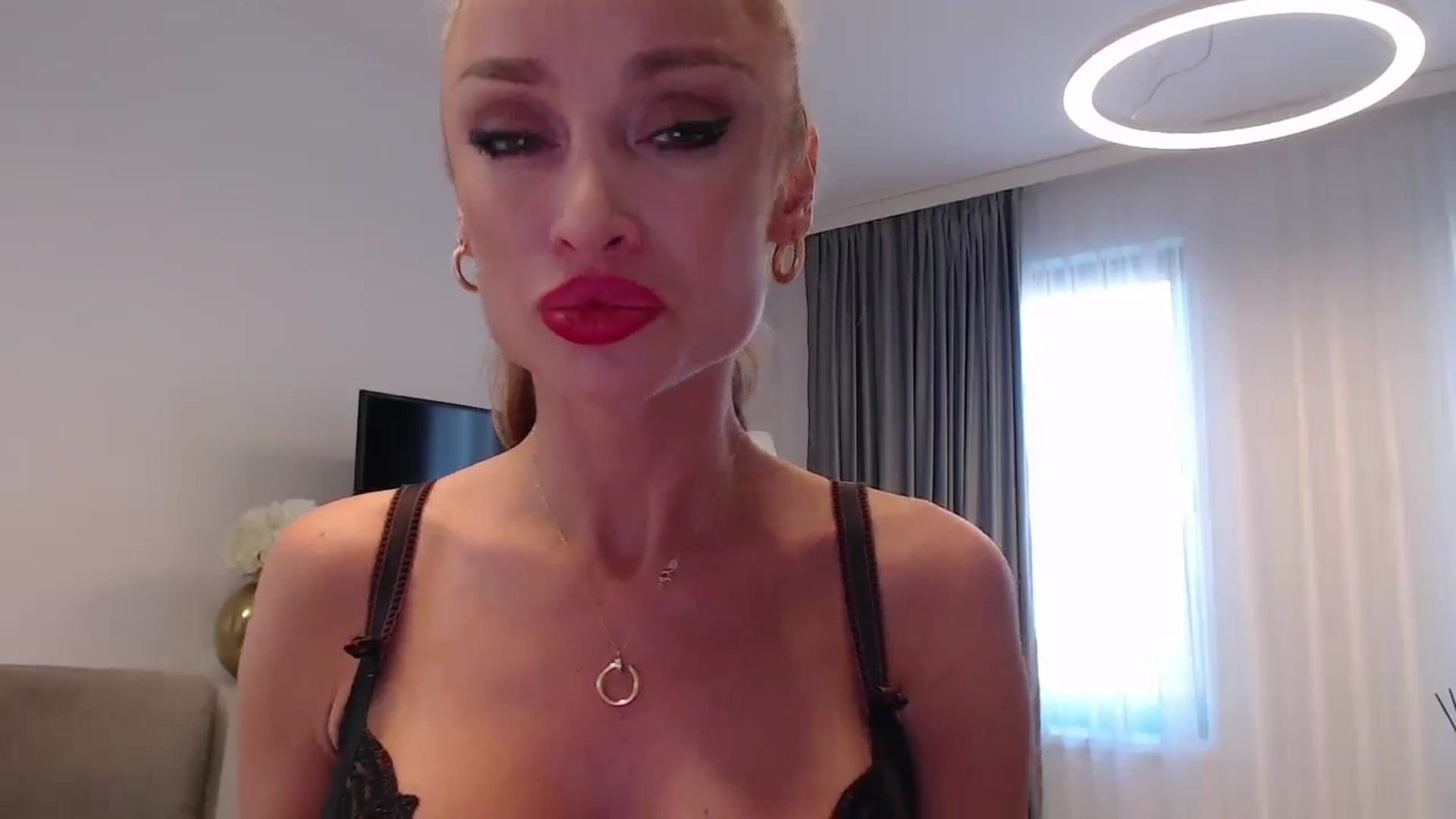 Gallery image thumbnail from Anayys's myfreecams stream on, 12/15/2024, 14:17 image 2 of 20