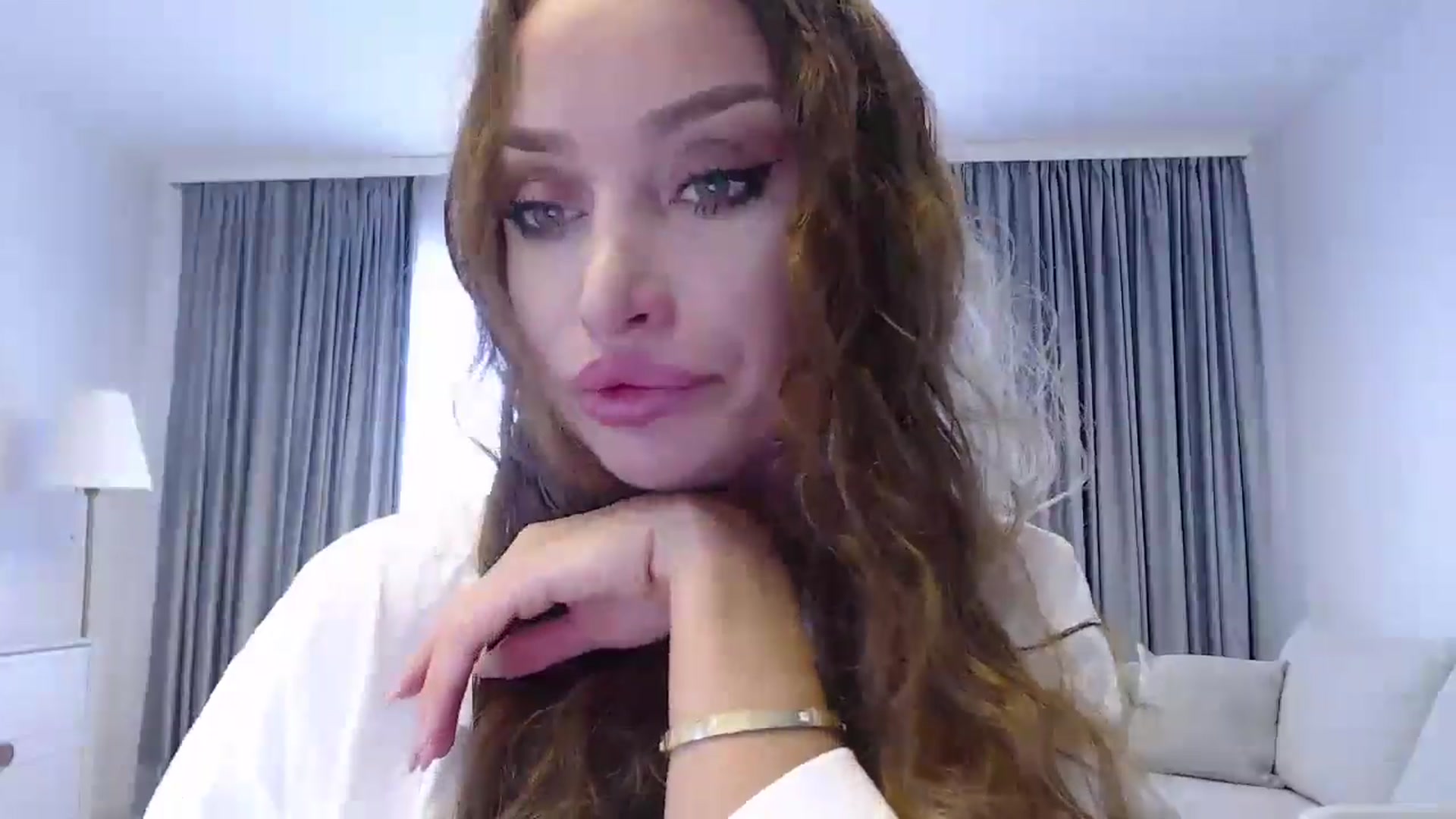 Gallery image thumbnail from Anayys's myfreecams stream on, 12/16/2024, 08:15 image 7 of 20