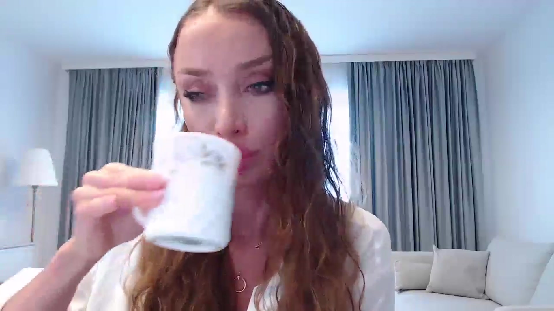 Gallery image thumbnail from Anayys's myfreecams stream on, 12/16/2024, 08:15 image 5 of 20