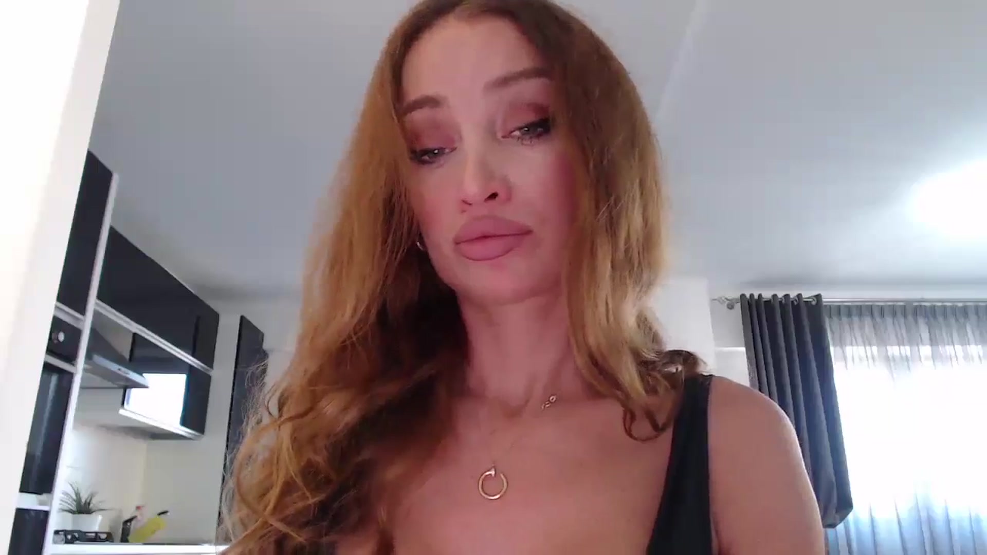 Gallery image thumbnail from Anayys's myfreecams stream on, 12/18/2024, 11:59 image 3 of 20