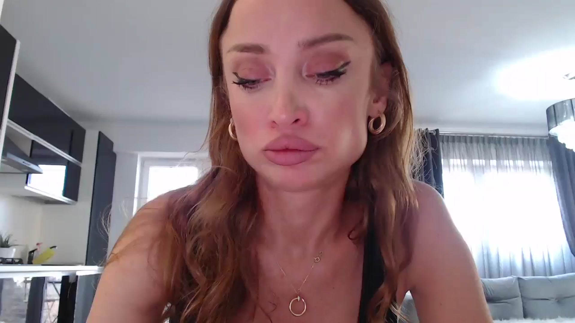 Gallery image thumbnail from Anayys's myfreecams stream on, 12/18/2024, 11:59 image 16 of 20