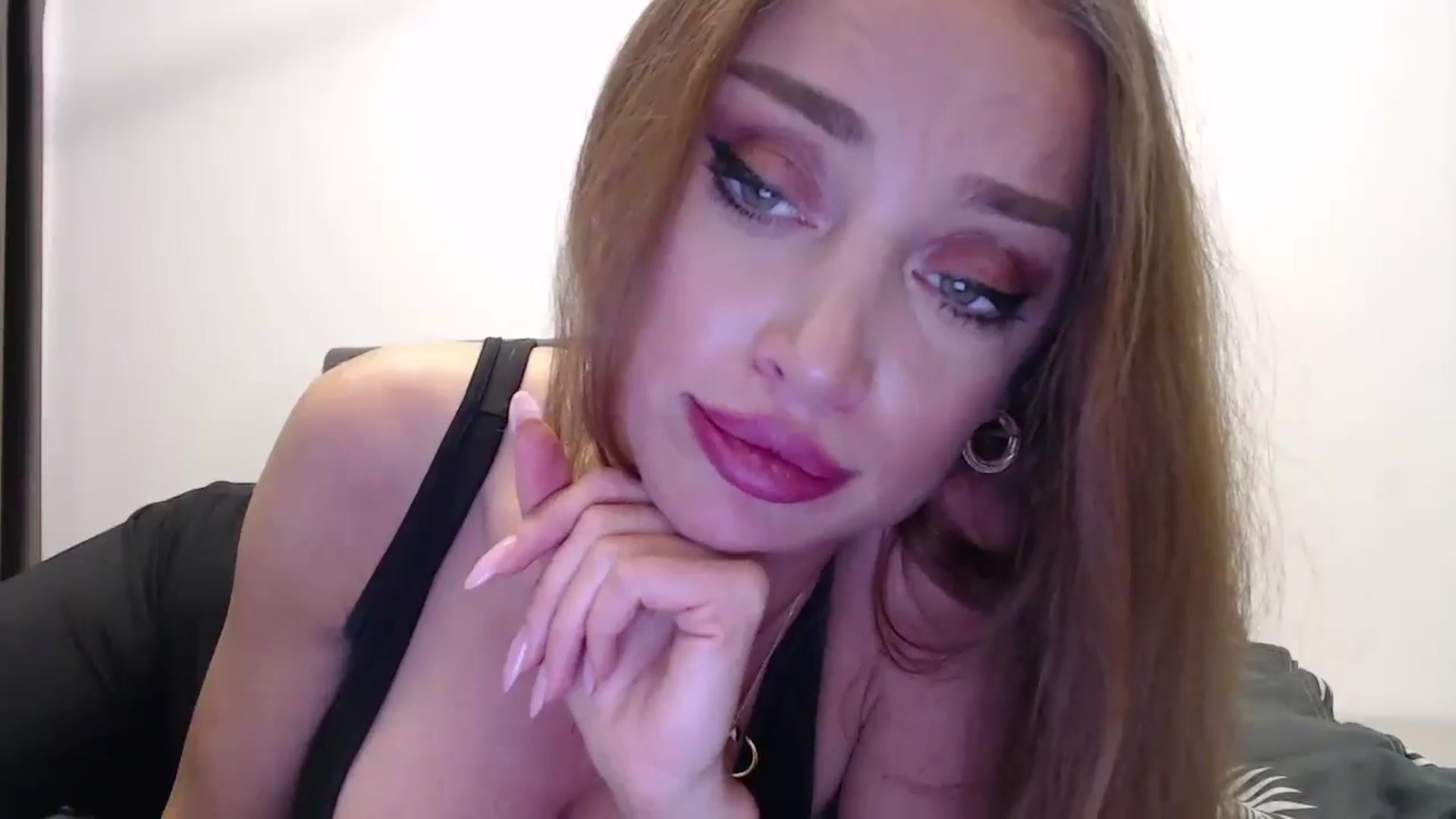 Gallery image thumbnail from Anayys's myfreecams stream on, 12/18/2024, 19:14 image 19 of 20