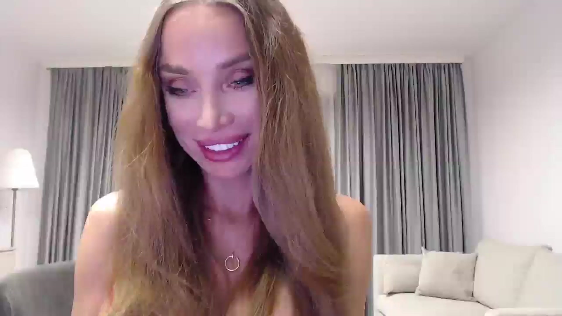 Gallery image thumbnail from Anayys's myfreecams stream on, 12/19/2024, 21:40 image 5 of 20