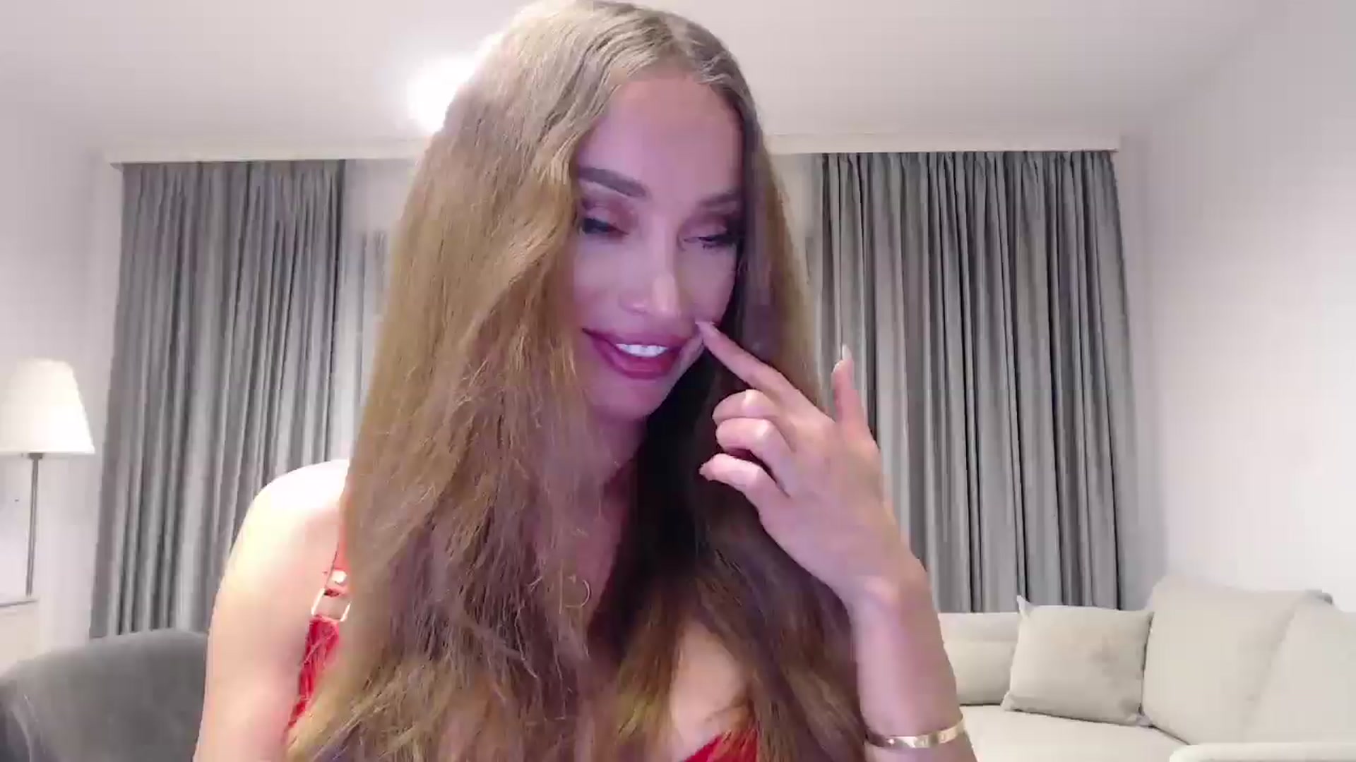 Gallery image thumbnail from Anayys's myfreecams stream on, 12/19/2024, 21:40 image 6 of 20