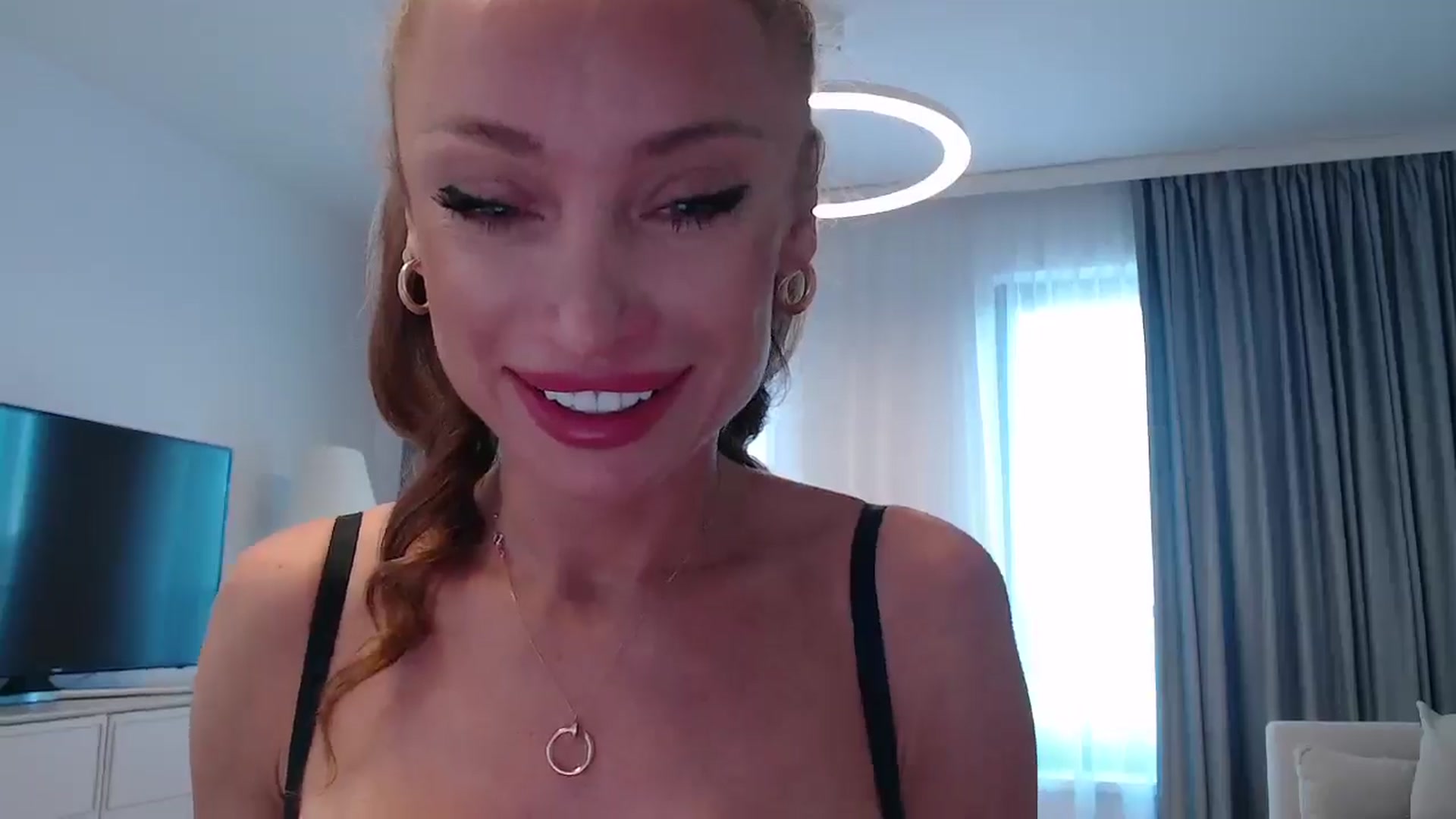 Gallery image thumbnail from Anayys's myfreecams stream on, 12/20/2024, 09:09 image 5 of 20