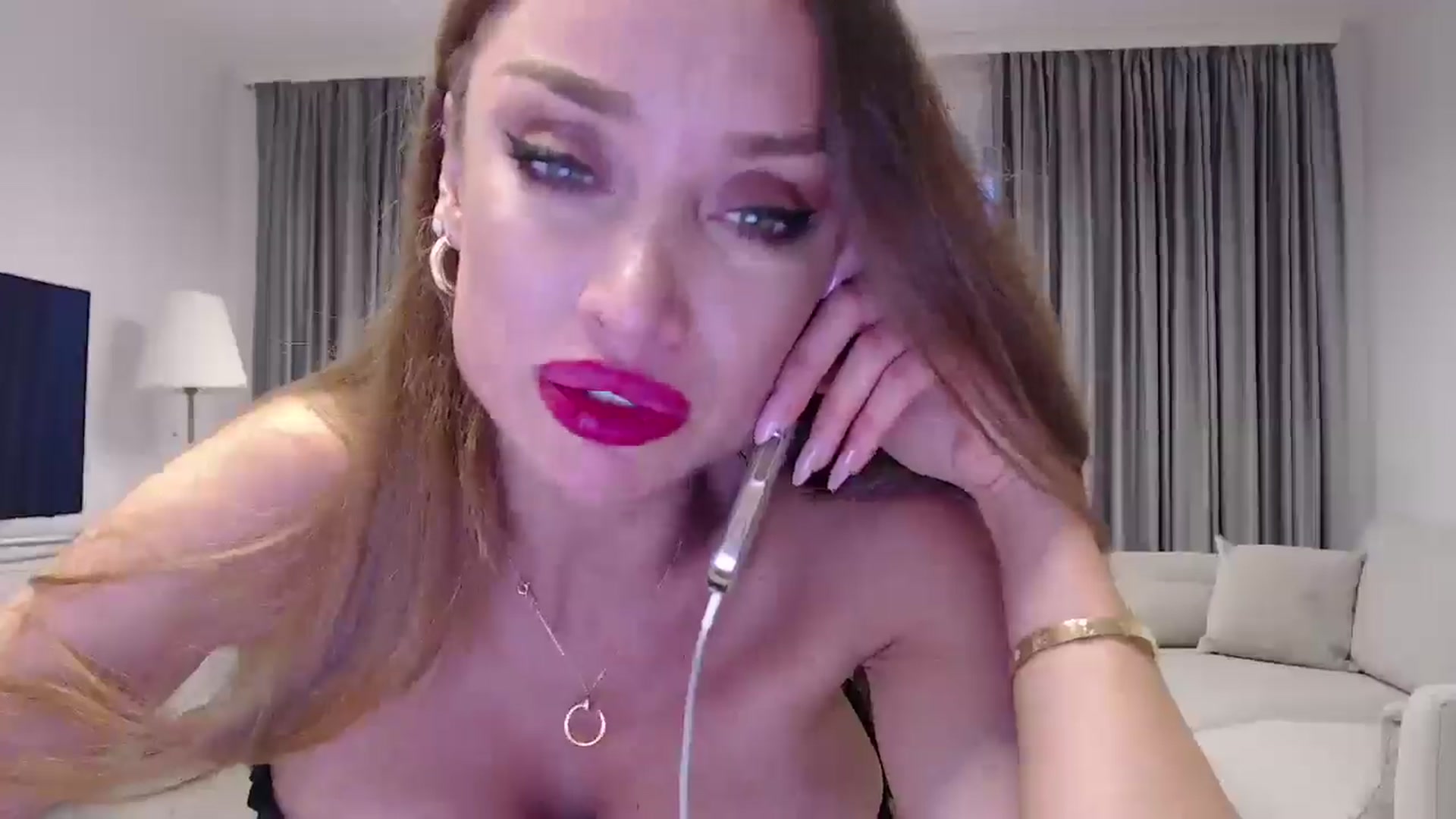 Gallery image thumbnail from Anayys's myfreecams stream on, 12/21/2024, 14:32 image 7 of 20