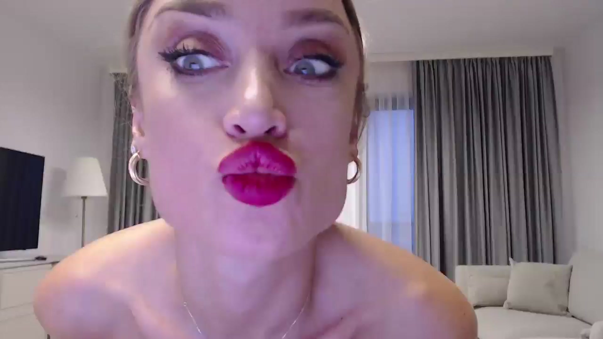Gallery image thumbnail from Anayys's myfreecams stream on, 12/21/2024, 14:32 image 20 of 20