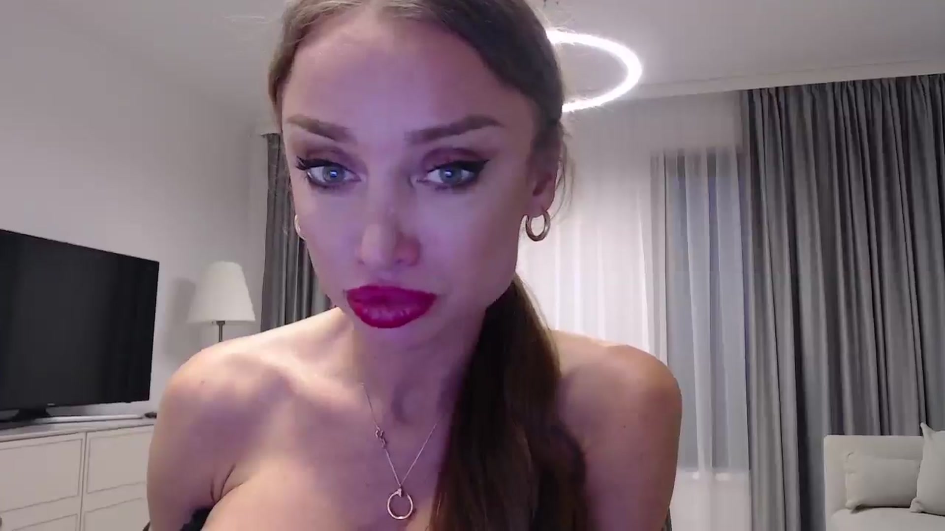 Gallery image thumbnail from Anayys's myfreecams stream on, 12/21/2024, 15:04 image 3 of 20