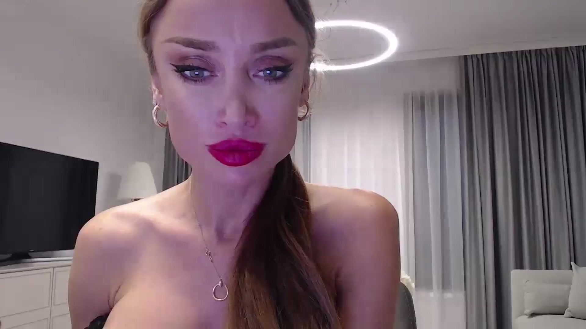 Gallery image thumbnail from Anayys's myfreecams stream on, 12/21/2024, 15:04 image 8 of 20