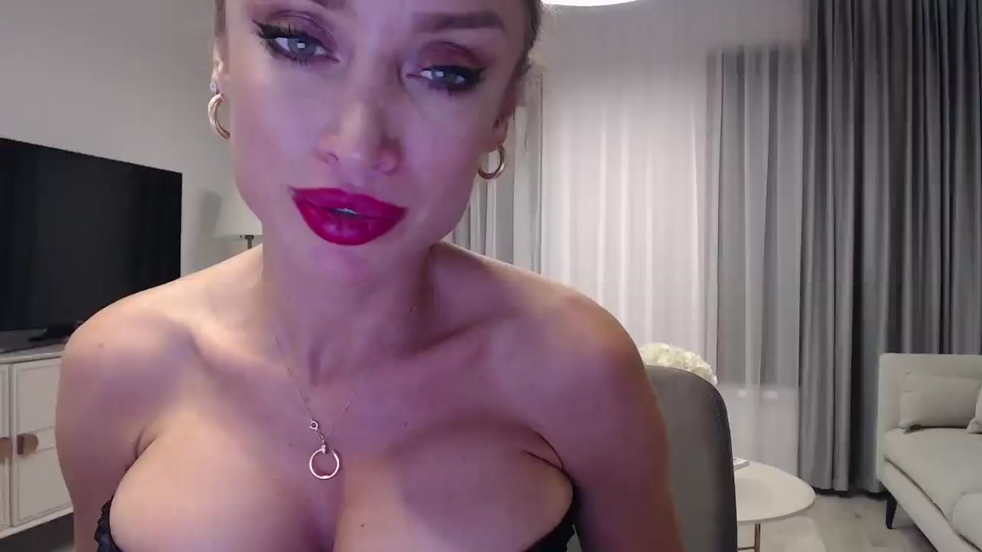Gallery image thumbnail from Anayys's myfreecams stream on, 12/21/2024, 15:33 image 11 of 20