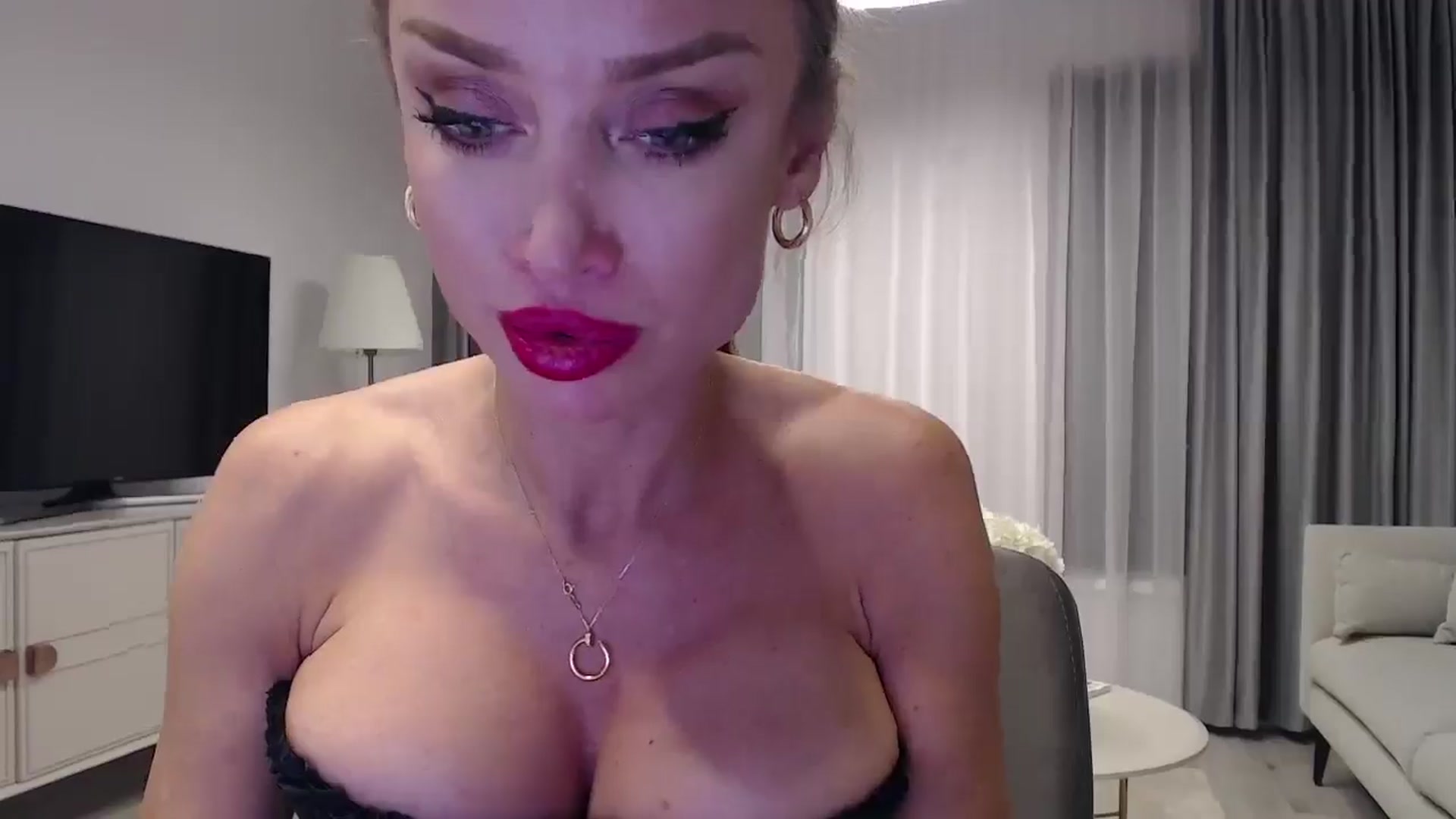 Gallery image thumbnail from Anayys's myfreecams stream on, 12/21/2024, 15:33 image 12 of 20