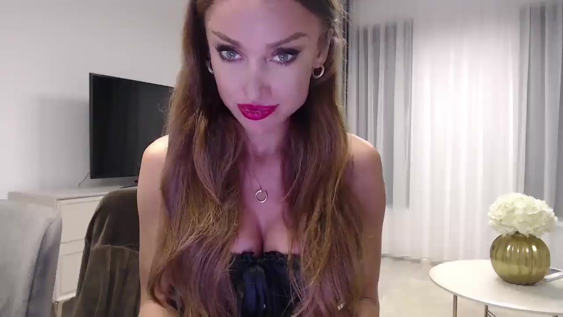 Gallery image thumbnail from Anayys's myfreecams stream on, 12/21/2024, 16:17 image 16 of 20