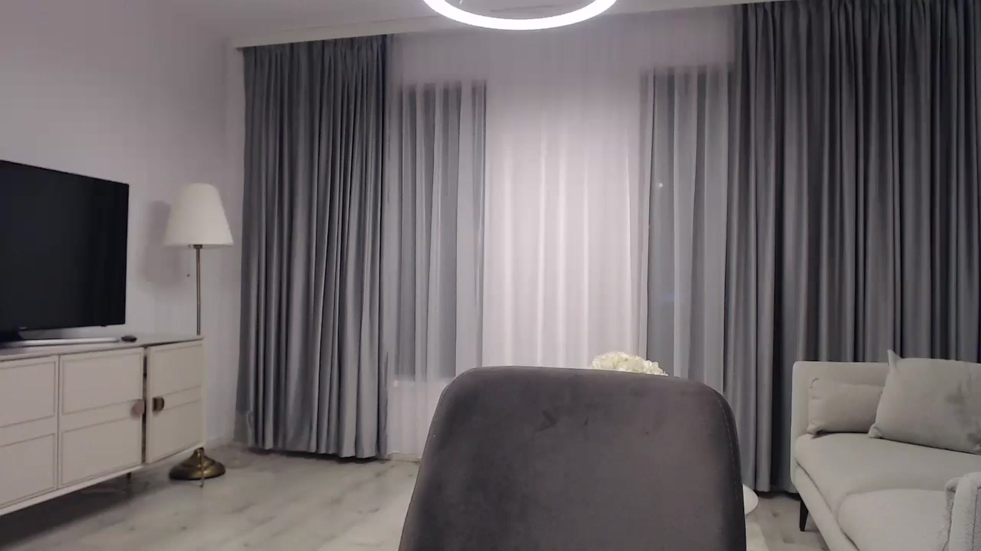 Gallery image thumbnail from Anayys's myfreecams stream on, 12/21/2024, 21:21 image 13 of 20