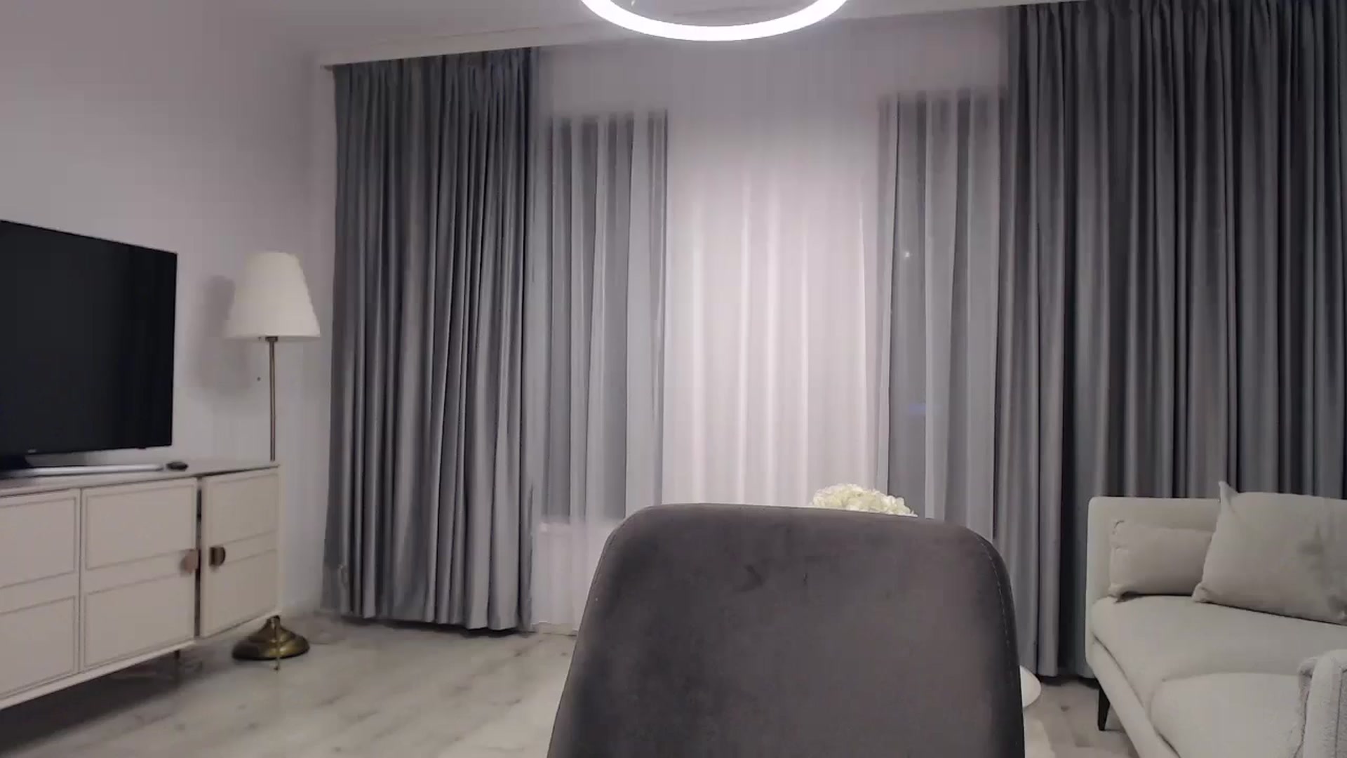 Gallery image thumbnail from Anayys's myfreecams stream on, 12/21/2024, 21:21 image 14 of 20