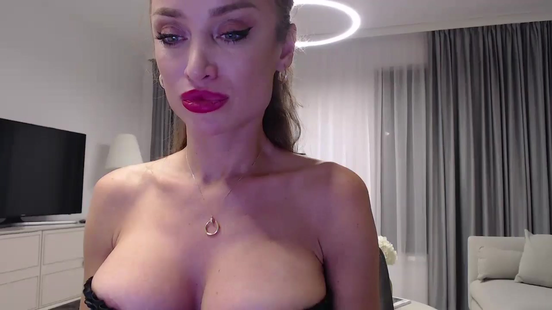 Gallery image thumbnail from Anayys's myfreecams stream on, 12/21/2024, 21:21 image 18 of 20