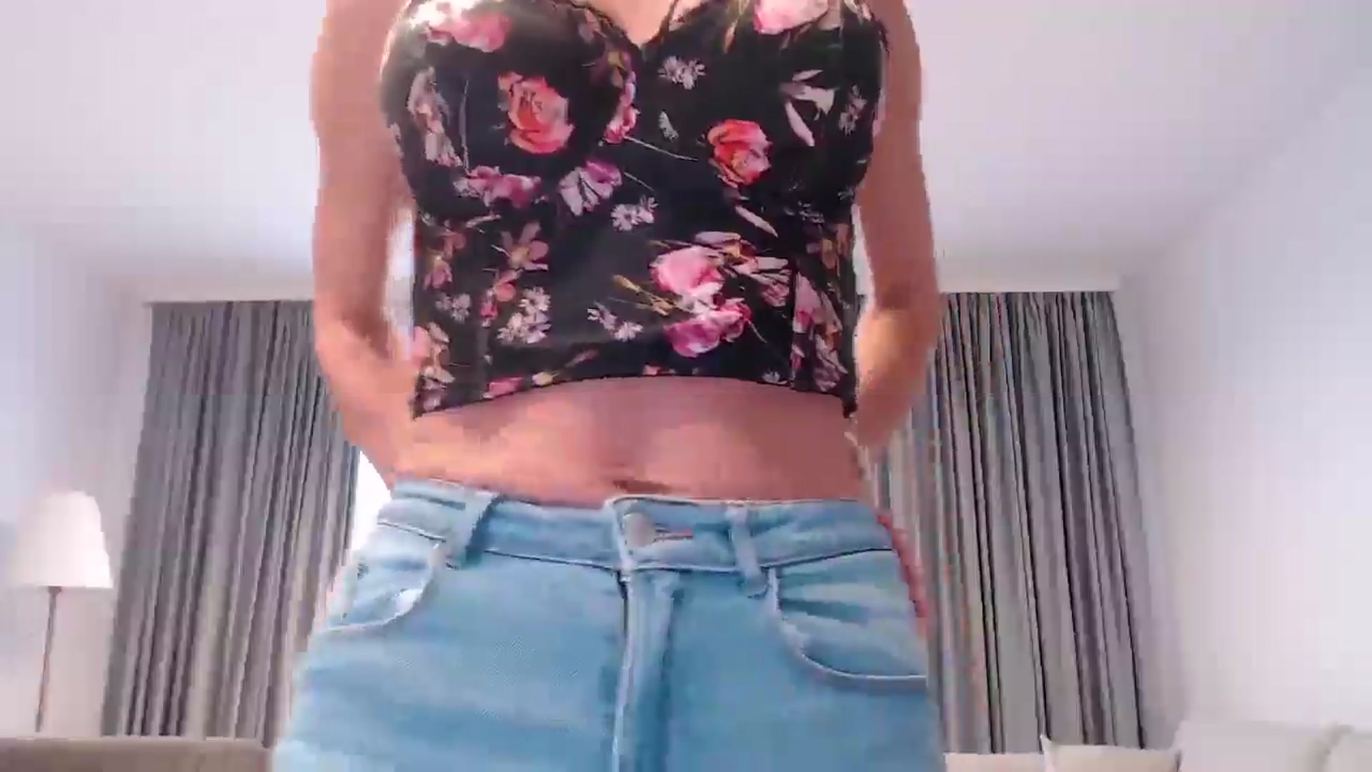 Gallery image thumbnail from Anayys's myfreecams stream on, 12/22/2024, 12:16 image 16 of 20