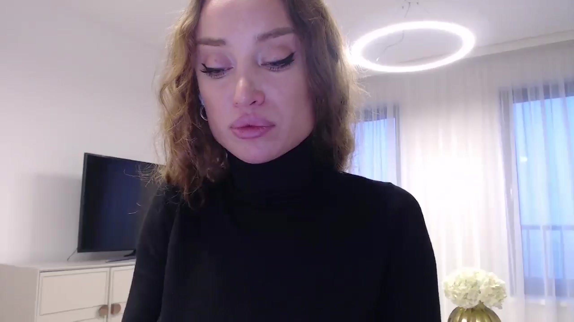 Gallery image thumbnail from Anayys's myfreecams stream on, 12/23/2024, 14:36 image 17 of 20