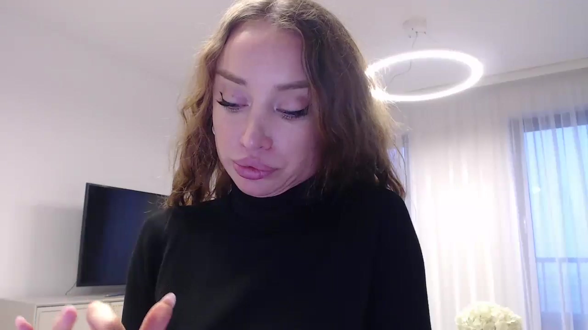 Gallery image thumbnail from Anayys's myfreecams stream on, 12/23/2024, 14:36 image 13 of 20