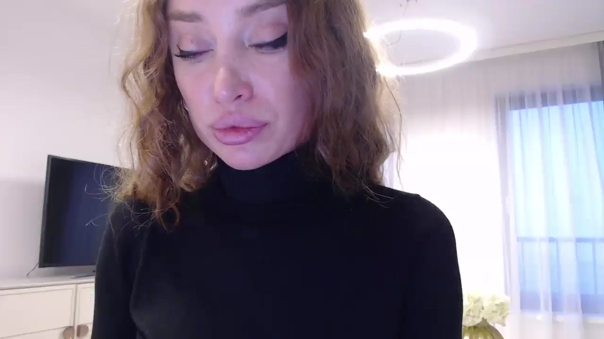 Gallery image thumbnail from Anayys's myfreecams stream on, 12/23/2024, 14:36 image 18 of 20