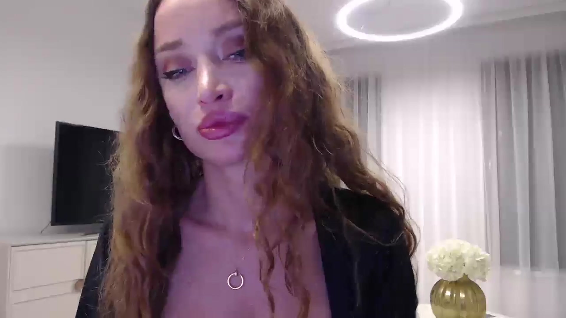Gallery image thumbnail from Anayys's myfreecams stream on, 12/23/2024, 15:46 image 5 of 20