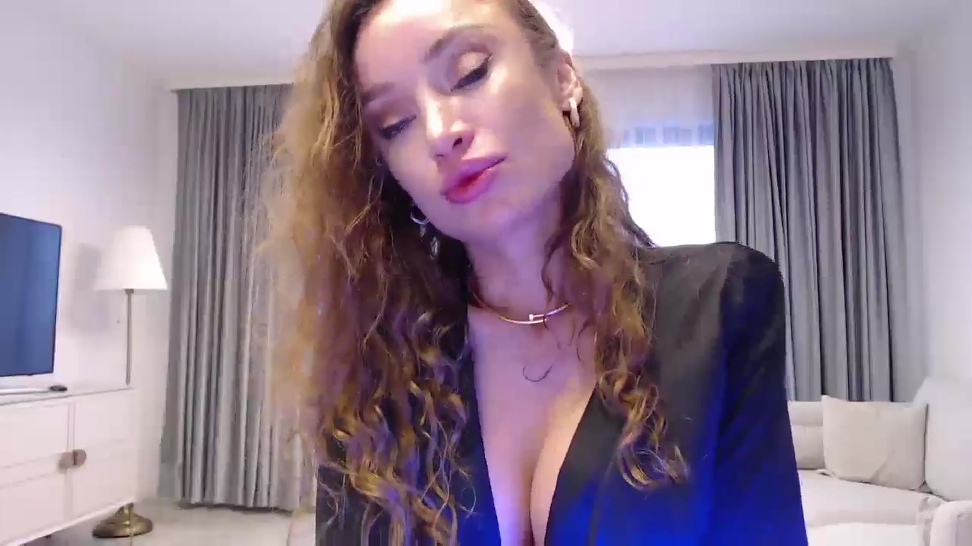Gallery image thumbnail from Anayys's myfreecams stream on, 12/24/2024, 13:27 image 16 of 20
