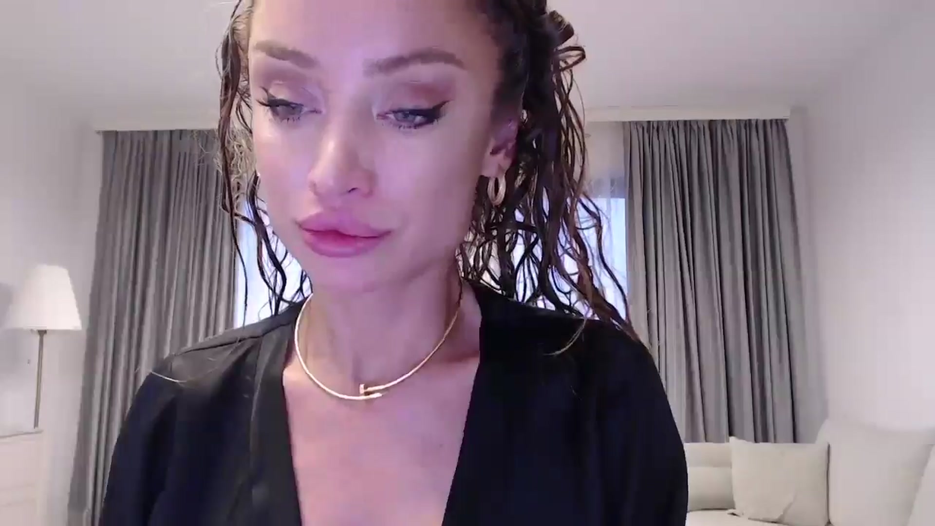 Gallery image thumbnail from Anayys's myfreecams stream on, 12/24/2024, 14:41 image 7 of 20