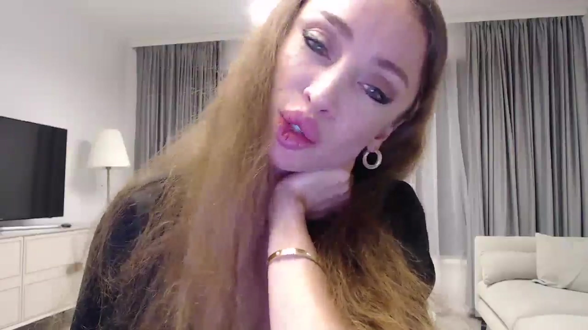 Gallery image thumbnail from Anayys's myfreecams stream on, 12/24/2024, 15:41 image 8 of 20