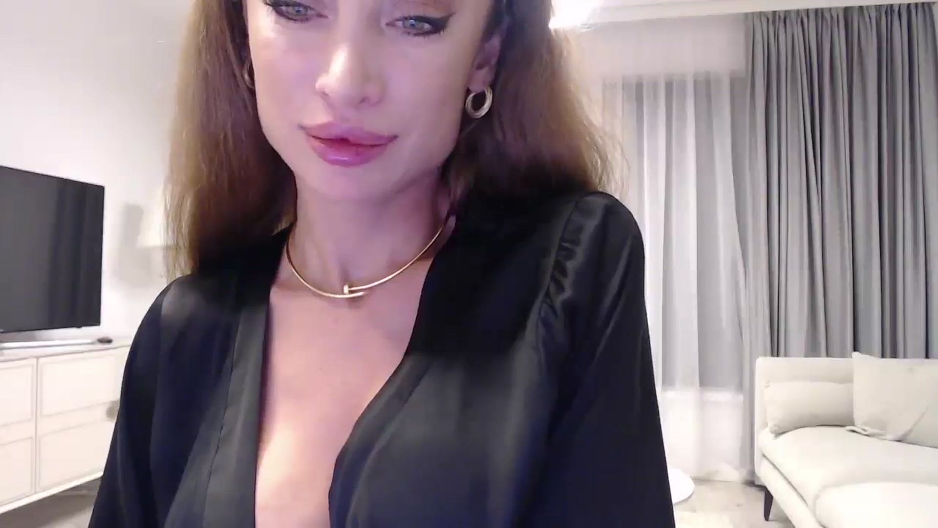 Gallery image thumbnail from Anayys's myfreecams stream on, 12/24/2024, 15:41 image 17 of 20