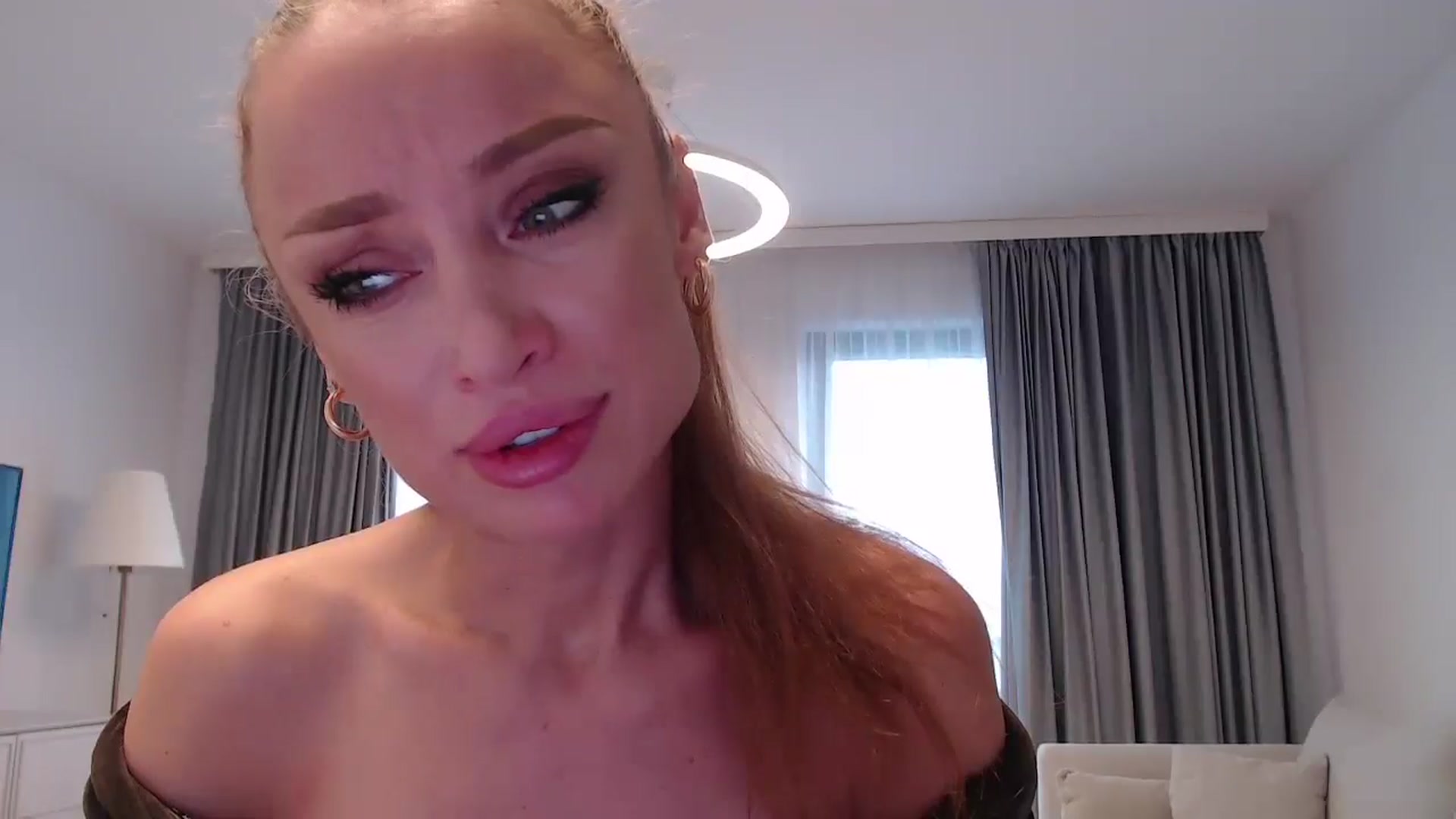 Gallery image thumbnail from Anayys's myfreecams stream on, 12/26/2024, 11:48 image 17 of 20